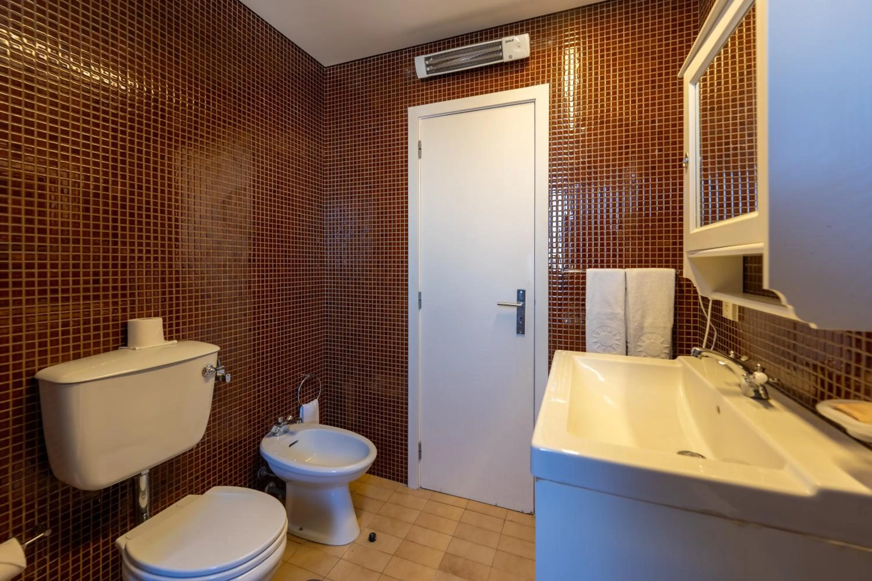 Bathroom in Hotel Apartamento Solverde