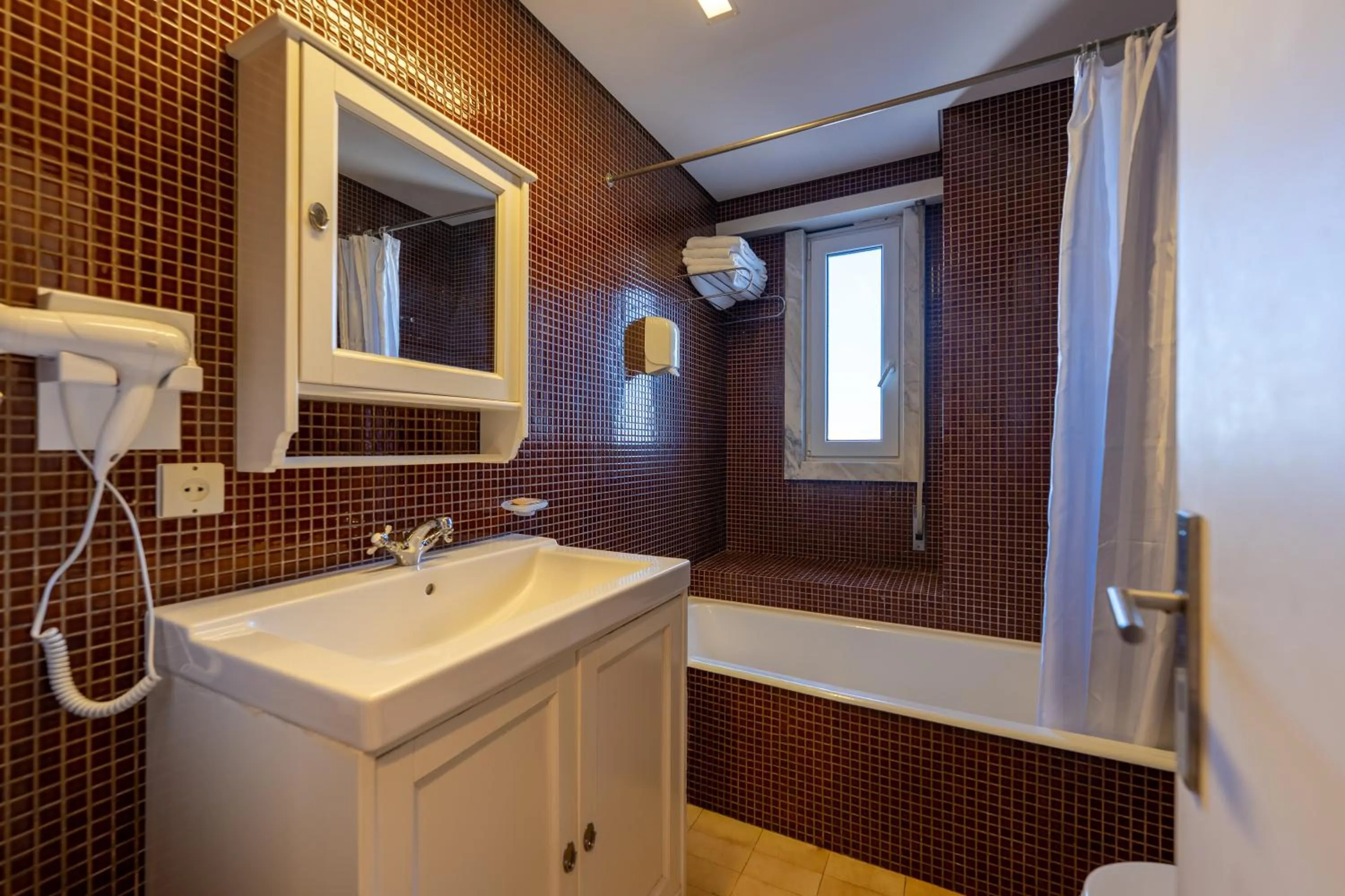 Bathroom in Hotel Apartamento Solverde