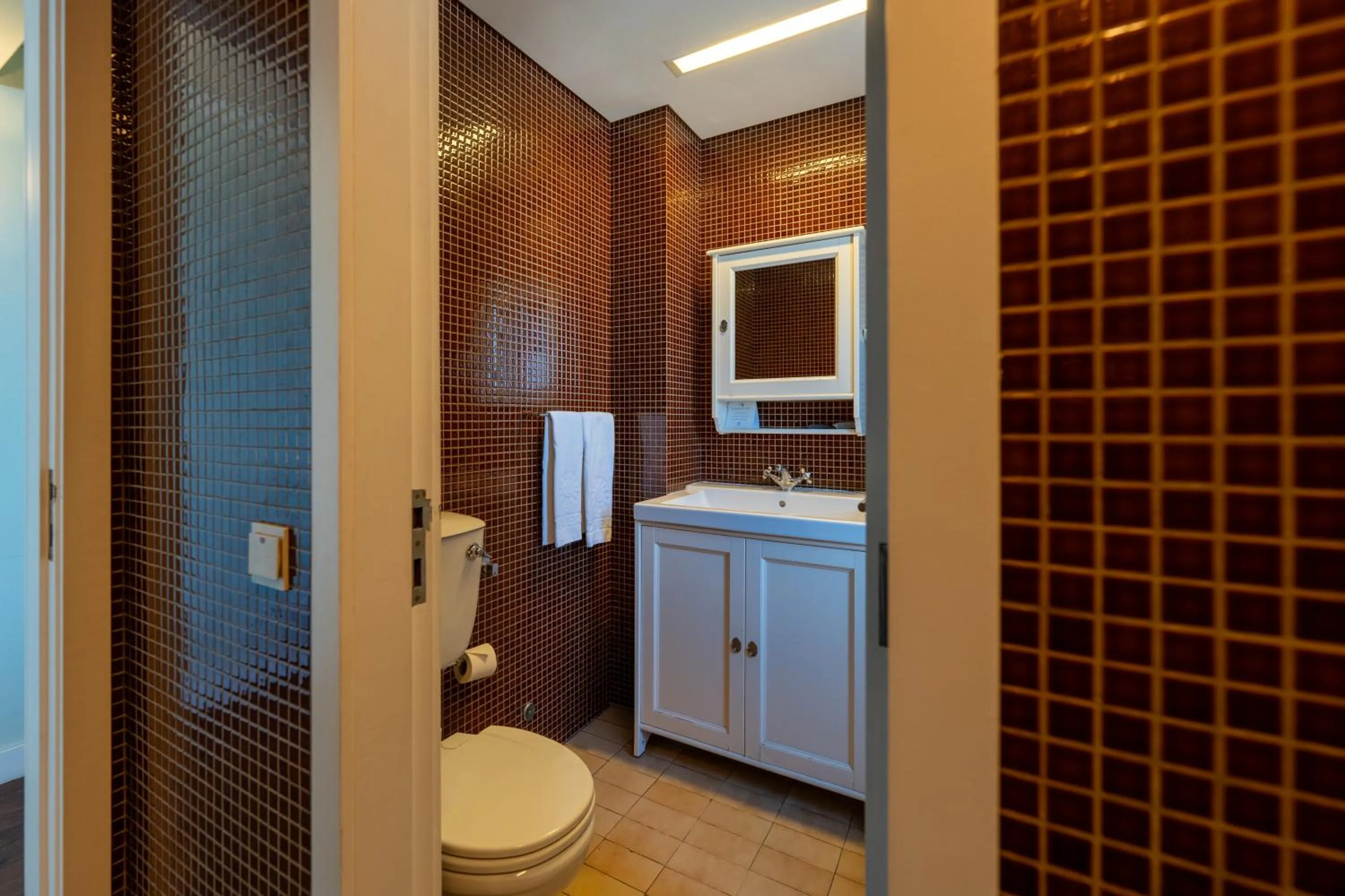 Bathroom in Hotel Apartamento Solverde