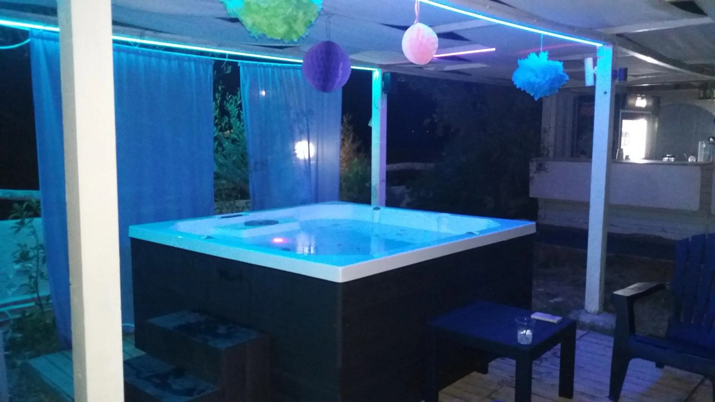 Hot Tub in Hotel Almira