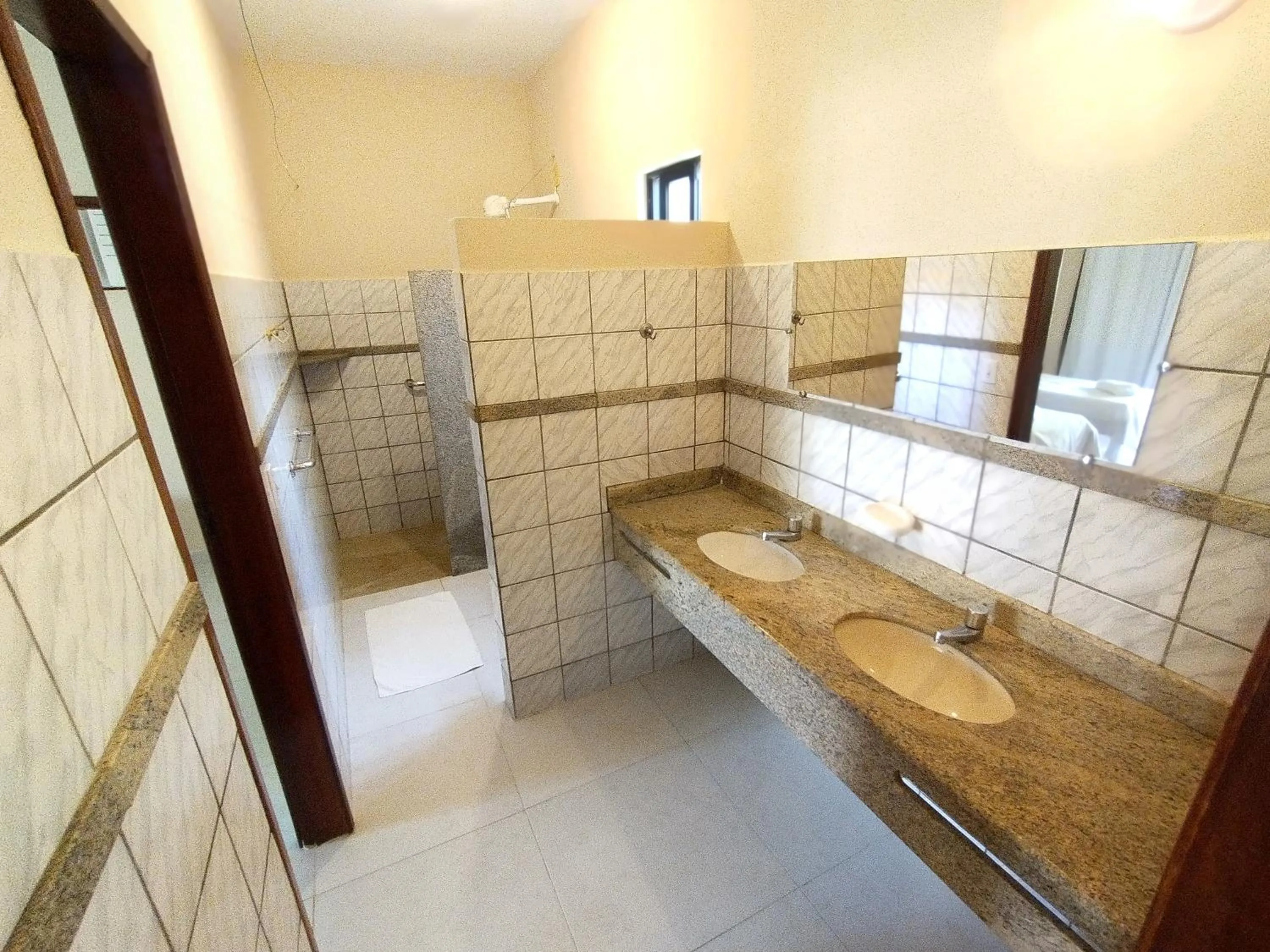 Bathroom in Hotel Coco Beach