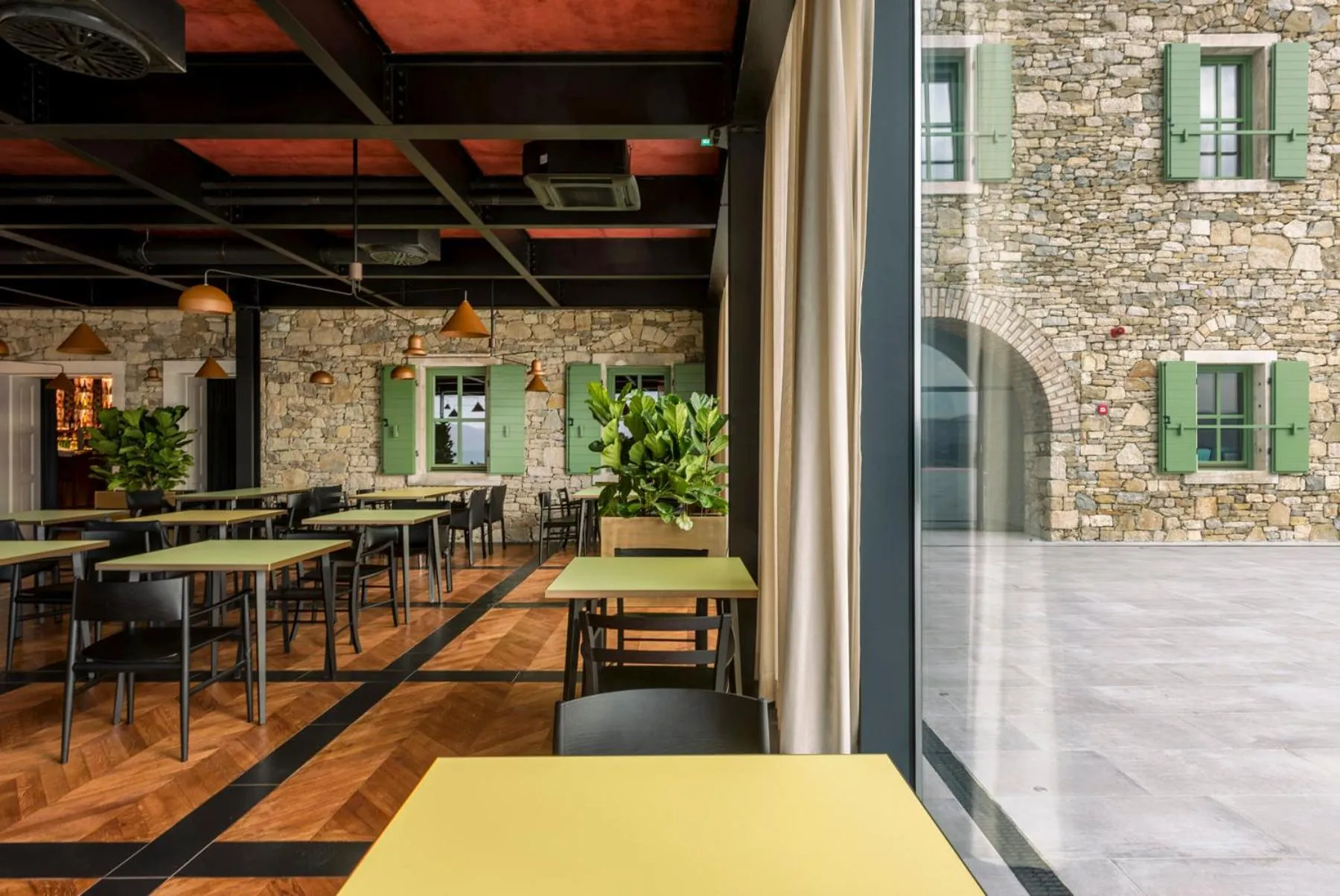 Restaurant/places to eat in Winery & Design hotel ROXANICH