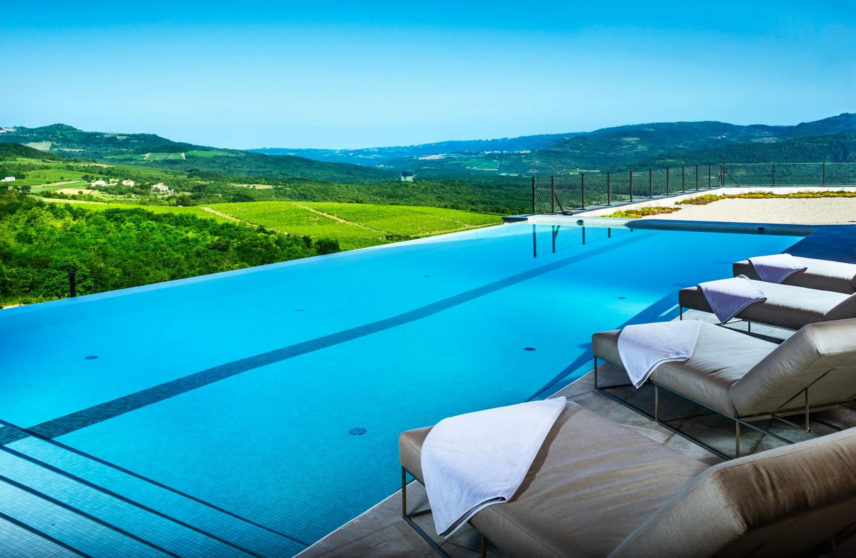 Swimming pool in Winery & Design hotel ROXANICH