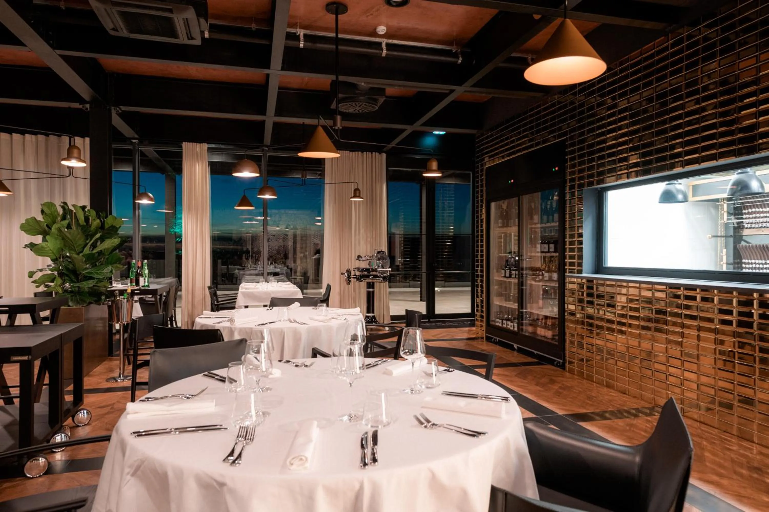 Restaurant/places to eat in Winery & Design hotel ROXANICH