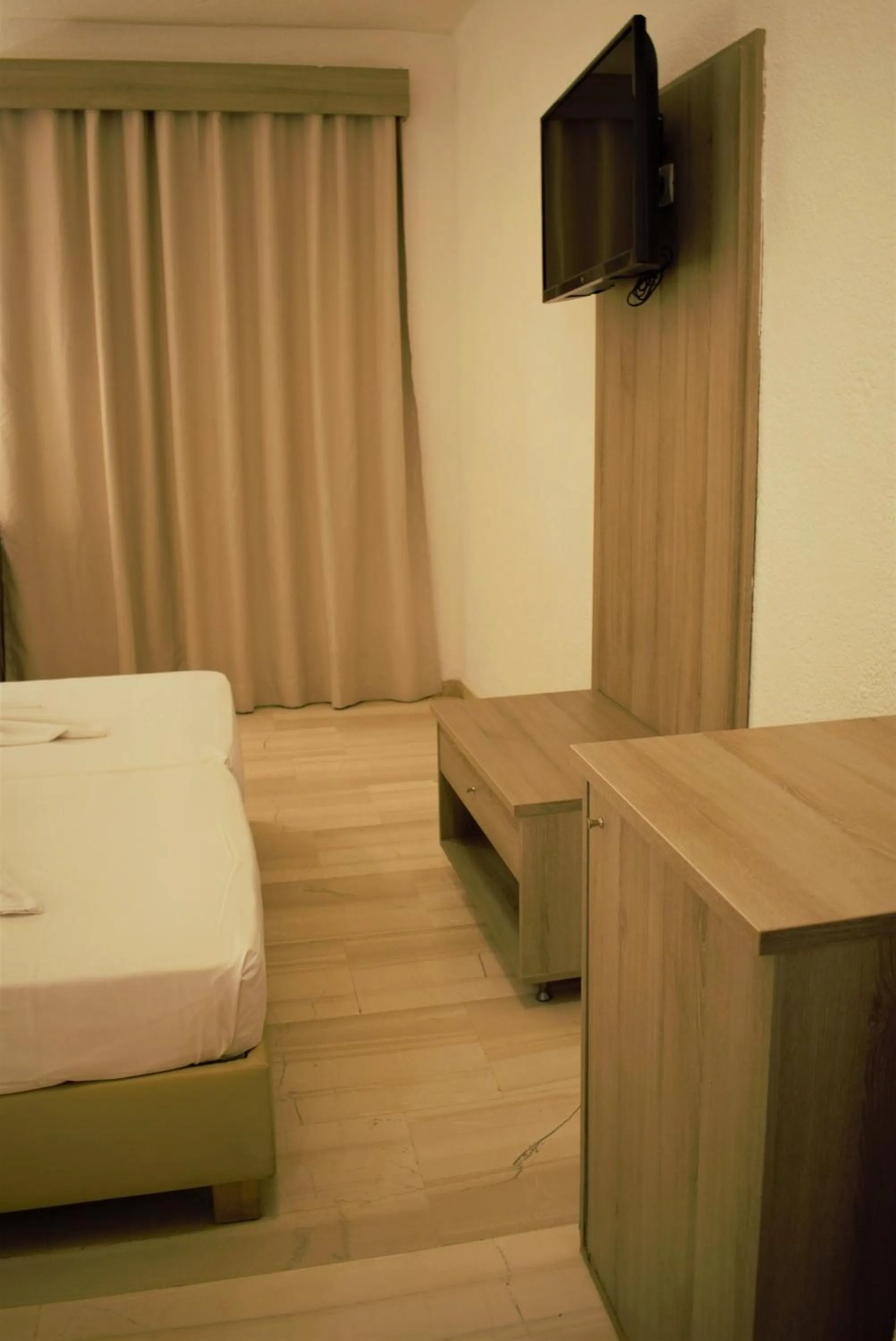 TV and multimedia, Bed in Apollon Hotel