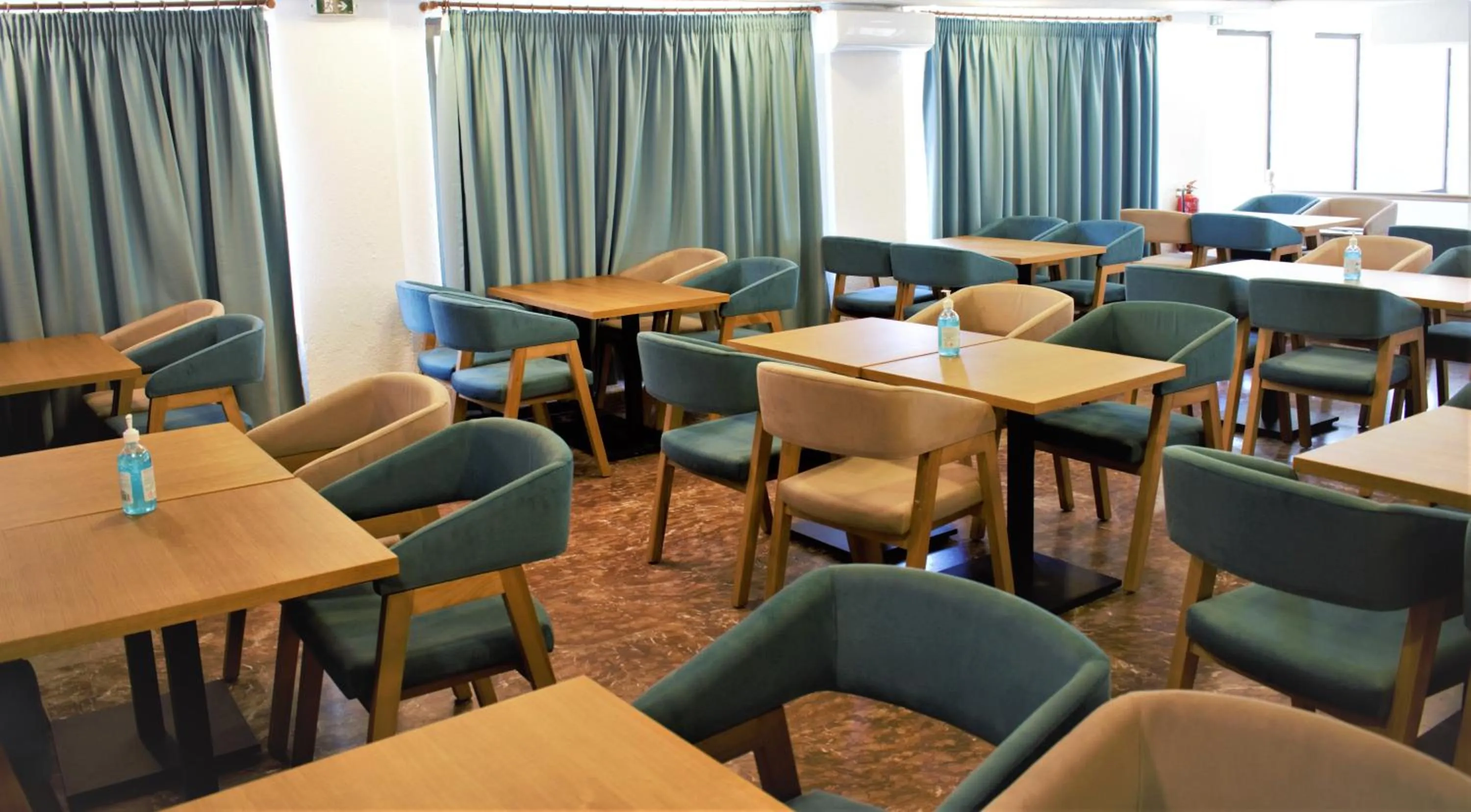 Restaurant/places to eat in Apollon Hotel