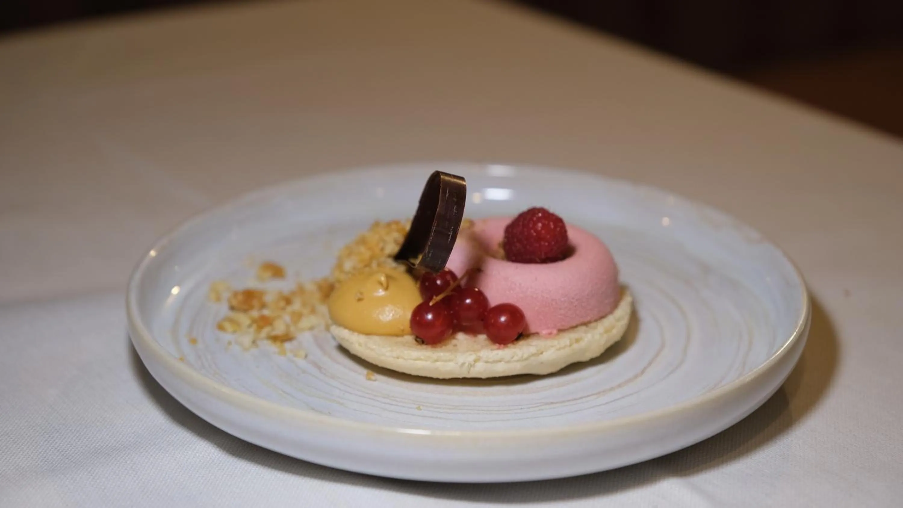 Restaurant/places to eat in Flos Hotel