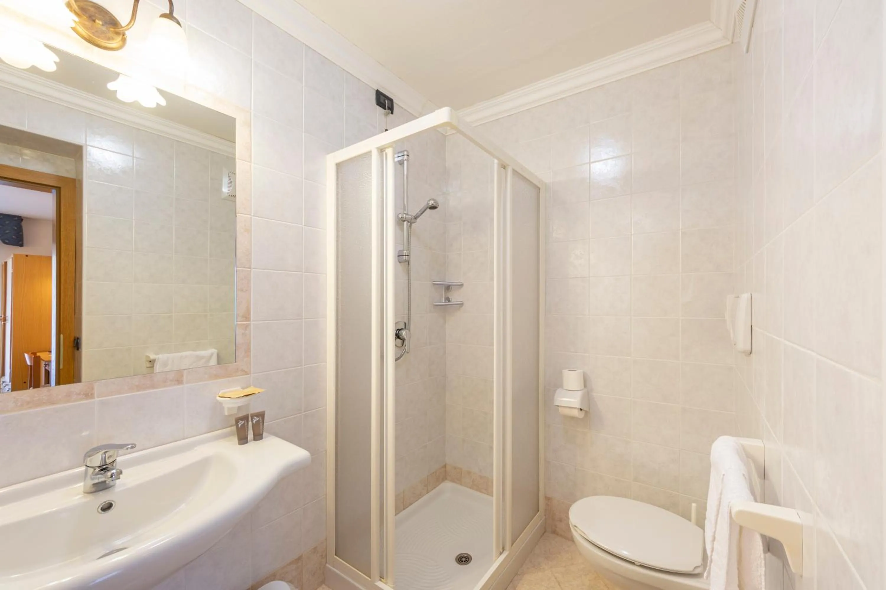 Shower in Hotel Valsorda