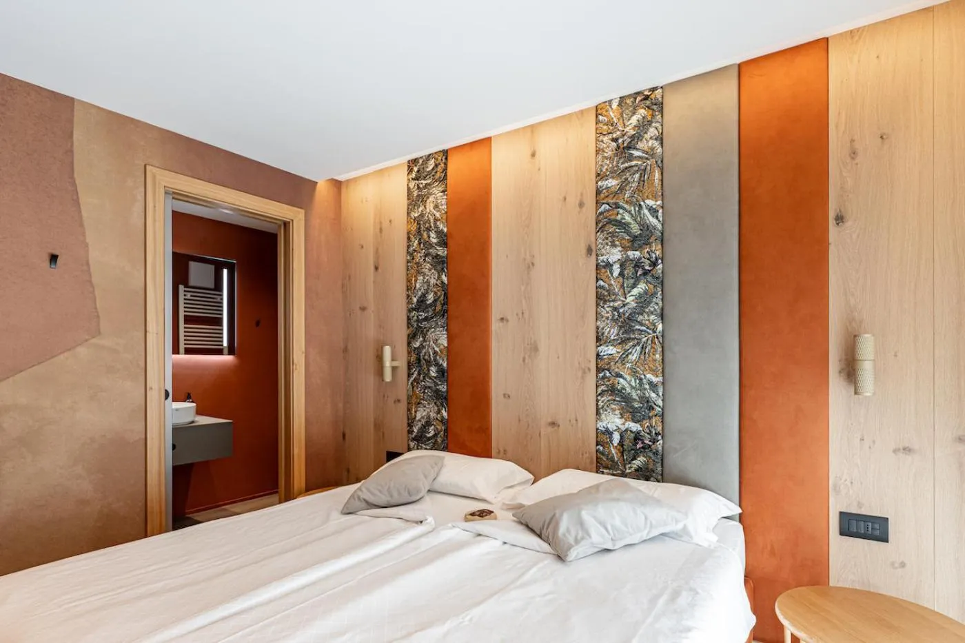 Bedroom, Bed in Flos Hotel