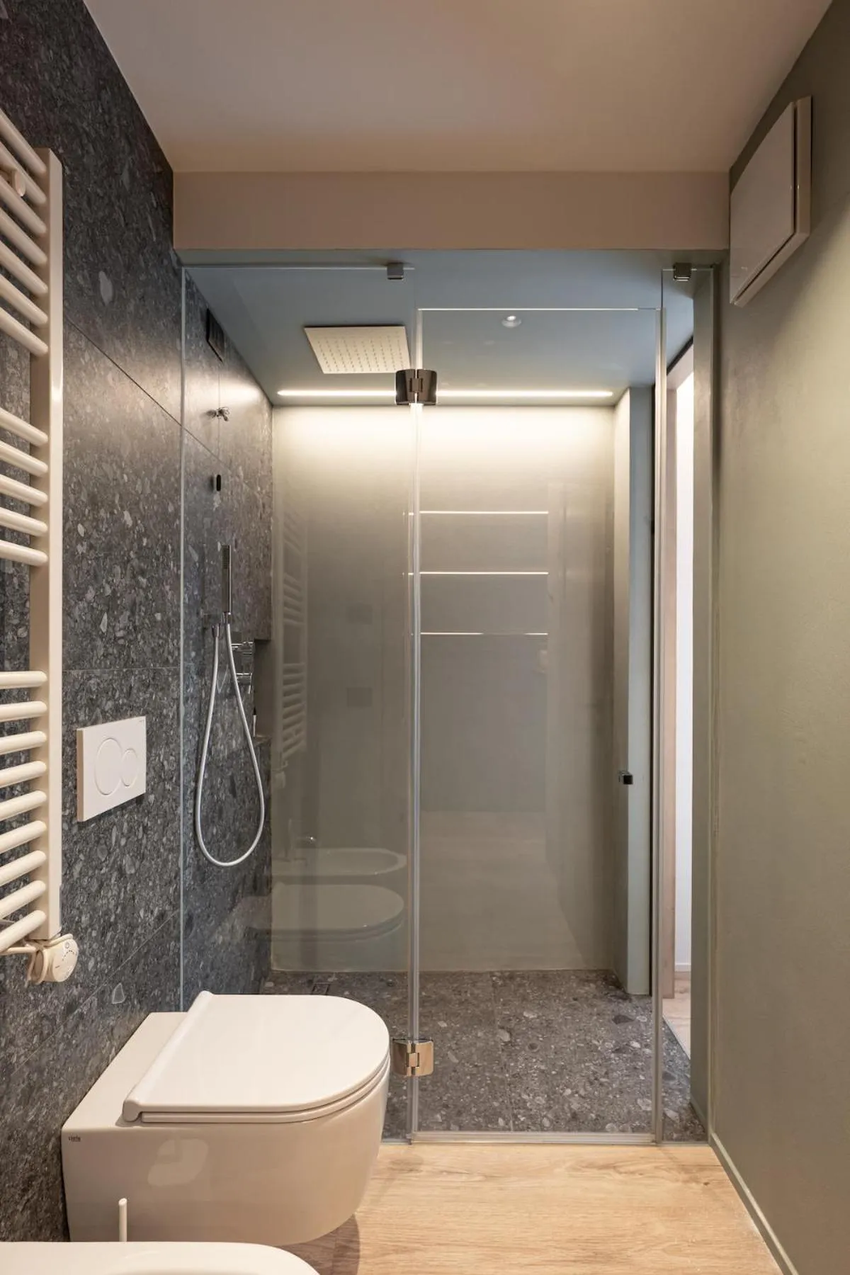 Shower in Flos Hotel