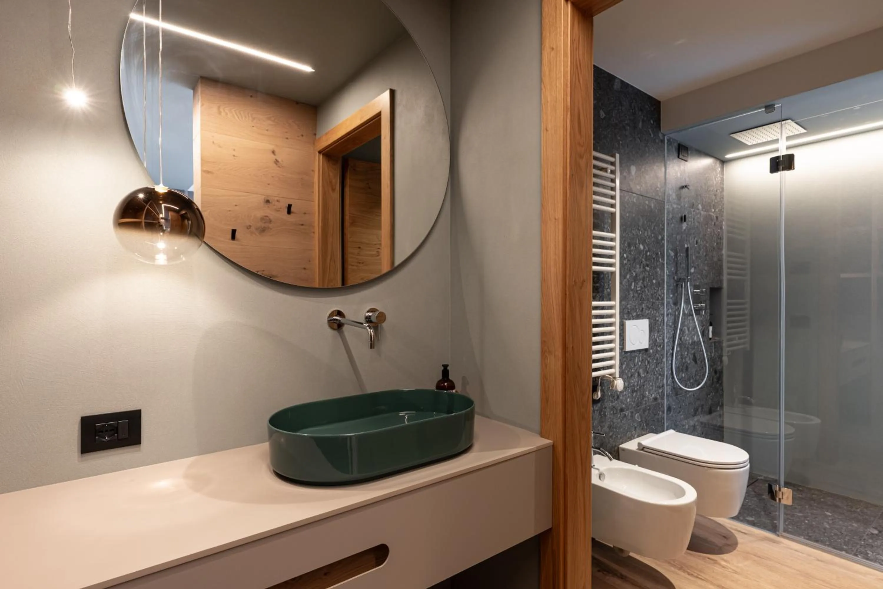 Bathroom in Flos Hotel