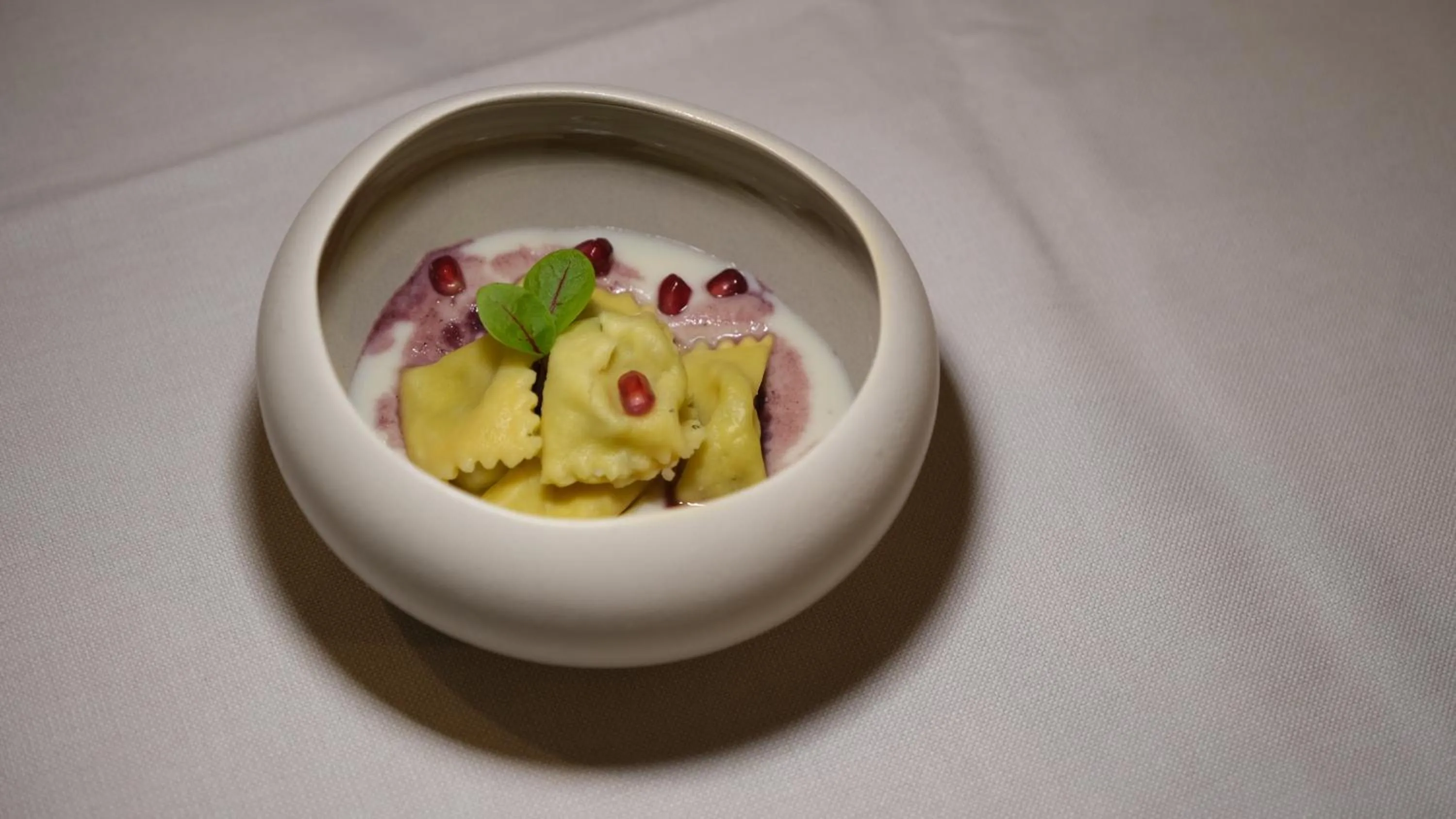 Restaurant/places to eat in Flos Hotel