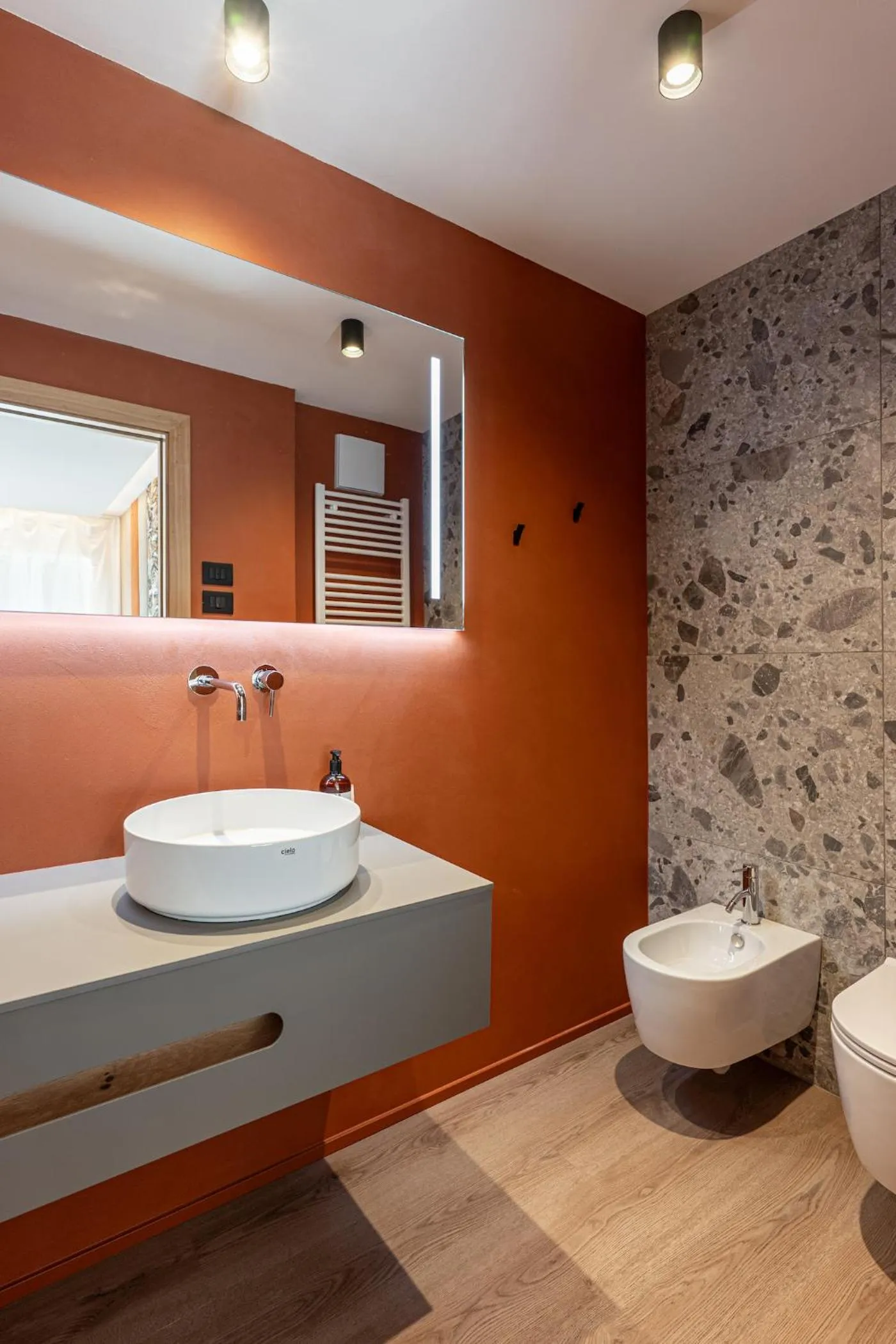 Bathroom in Flos Hotel