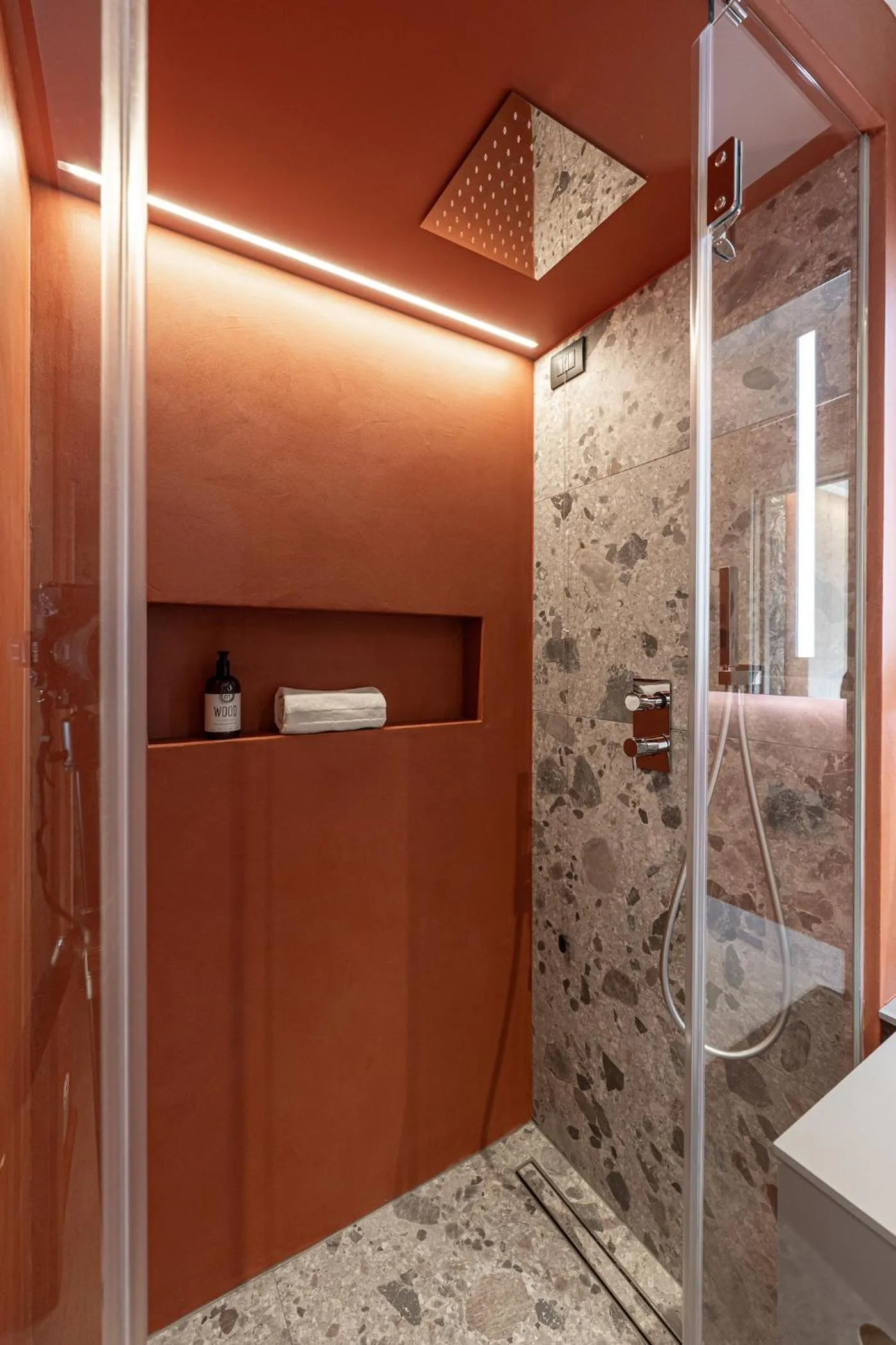 Shower in Flos Hotel