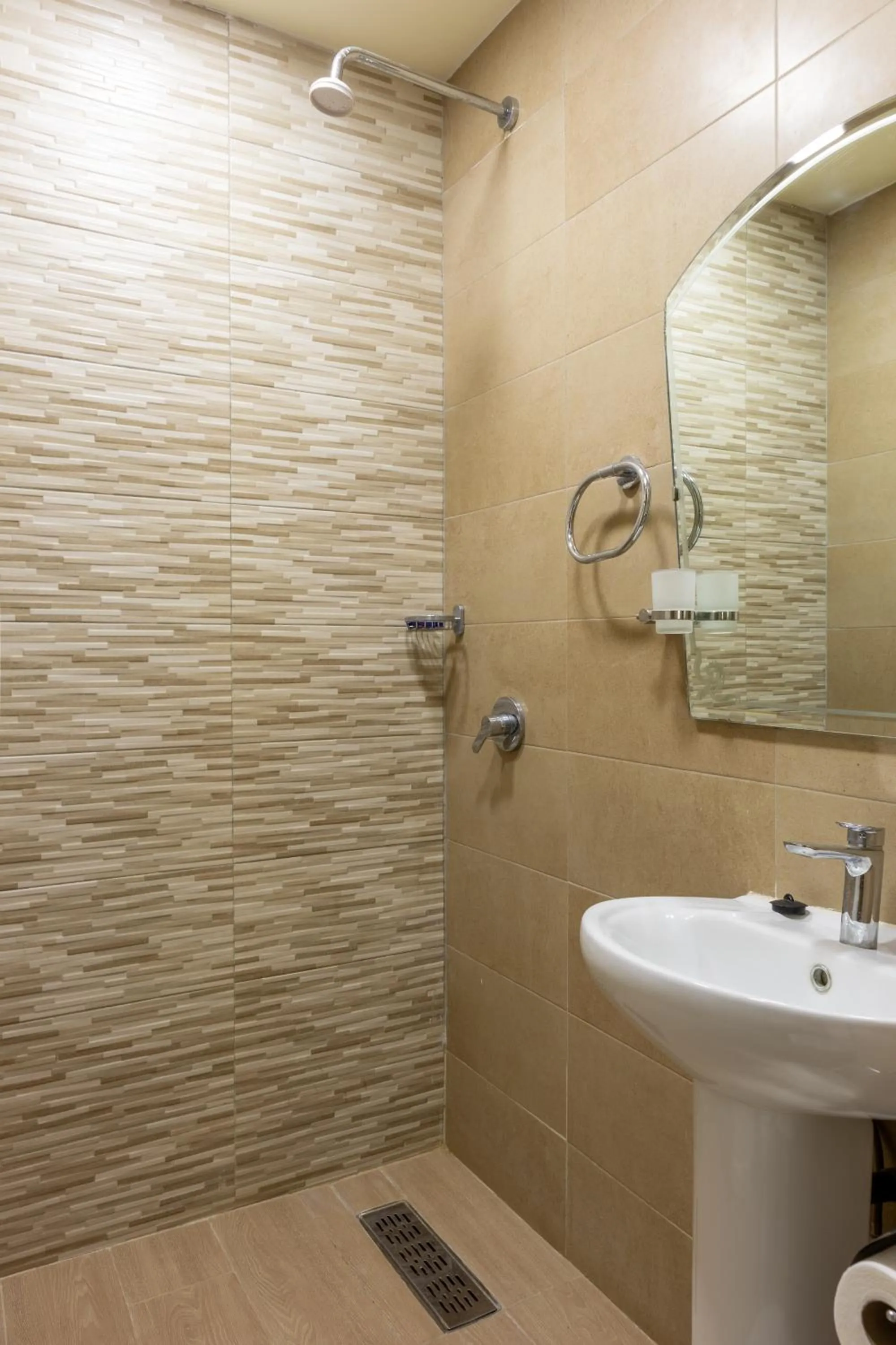 Shower in Hotel Saint Antoine