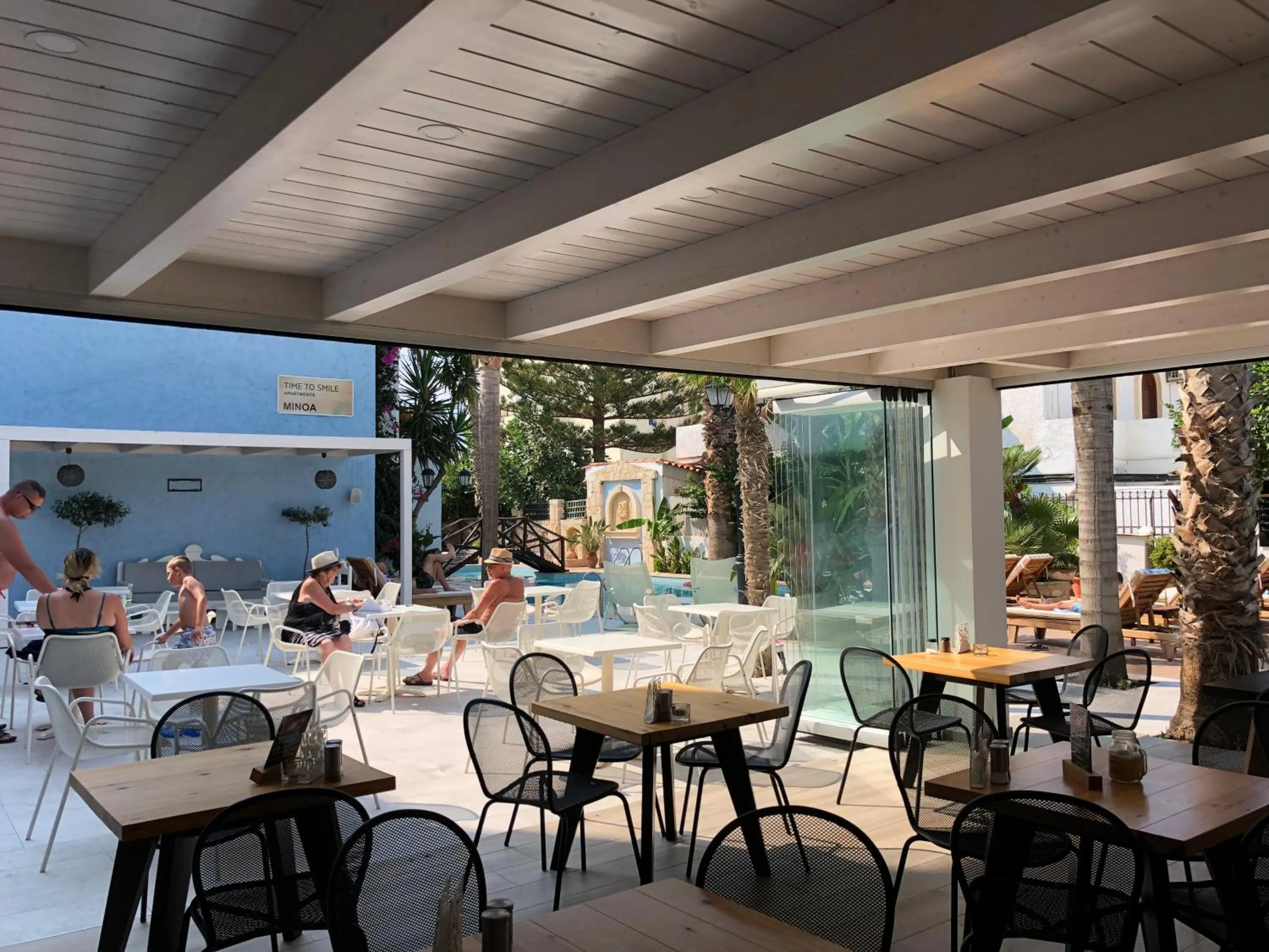 Restaurant/places to eat in Minoa Apartments