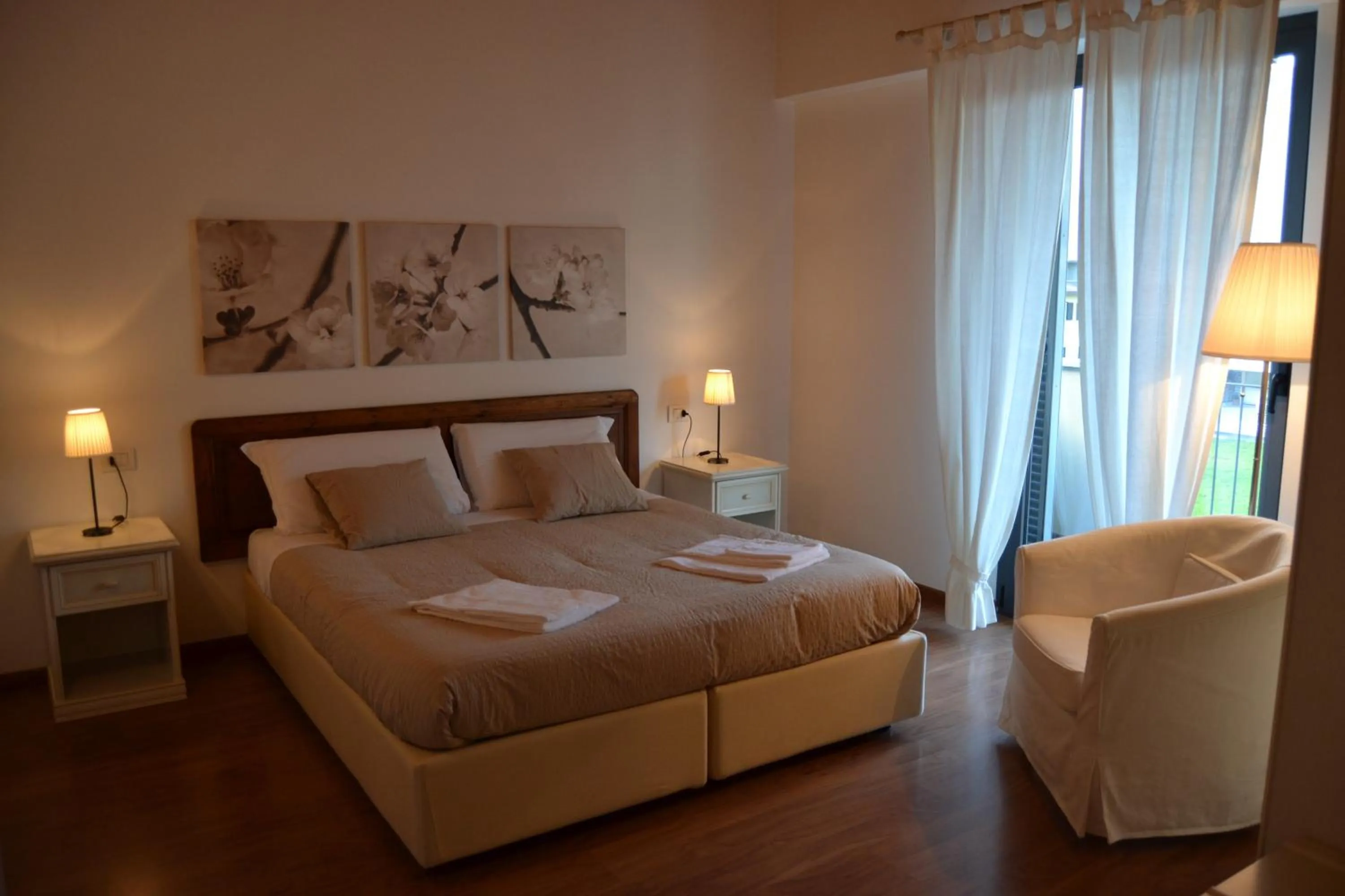 Photo of the whole room, Bed in Residence i Fiori