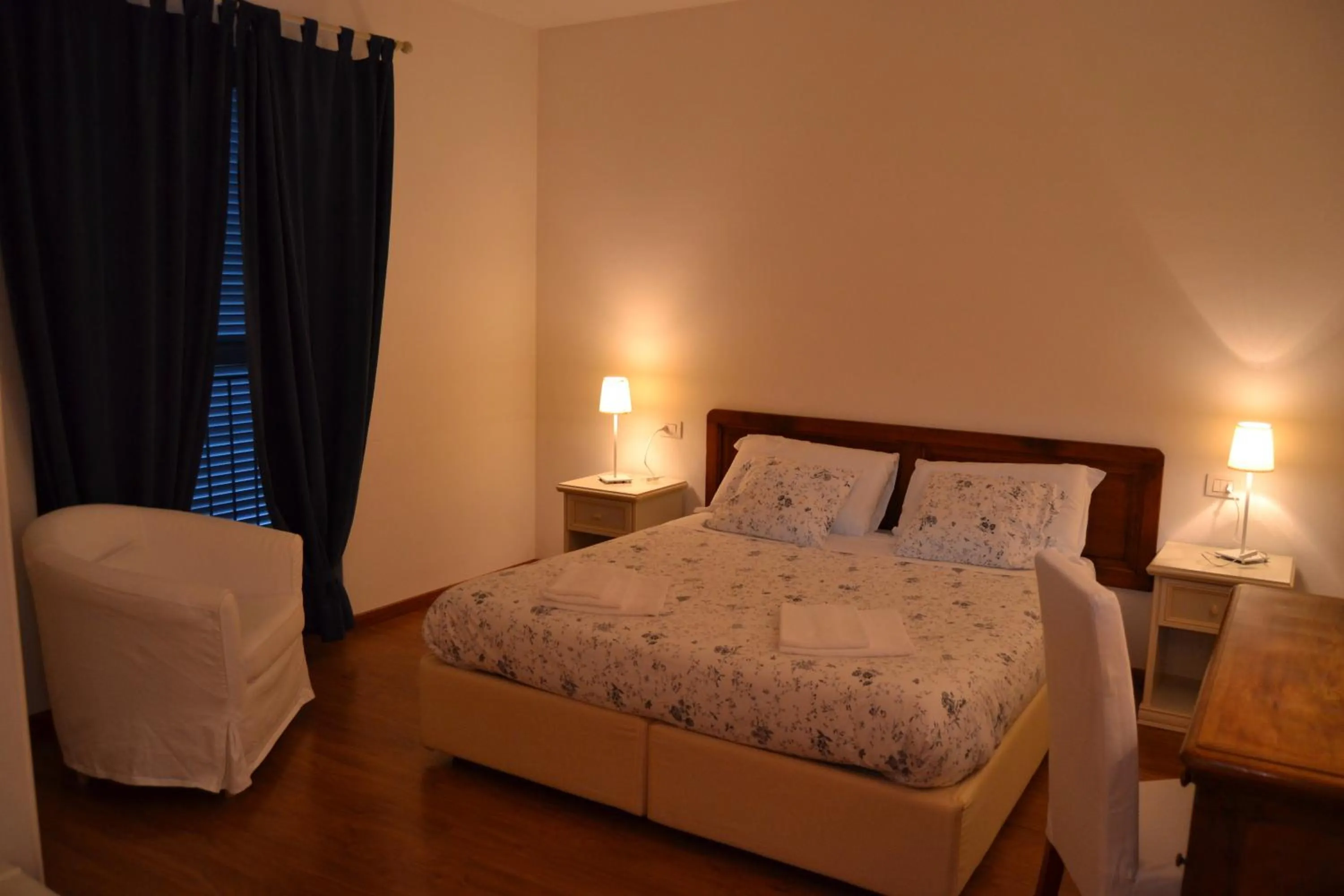 Photo of the whole room, Bed in Residence i Fiori