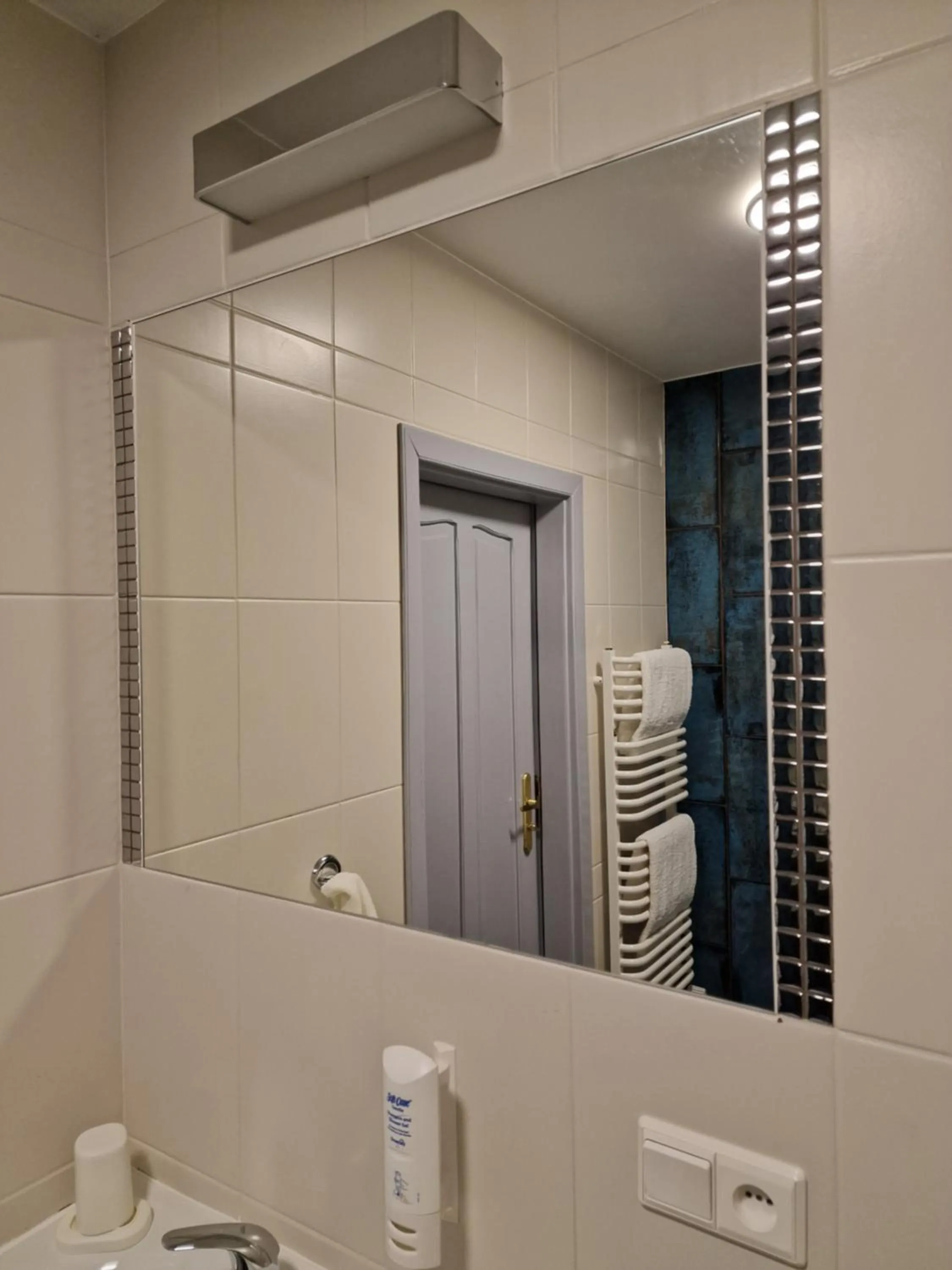 Shower in Hotel Podróżnik