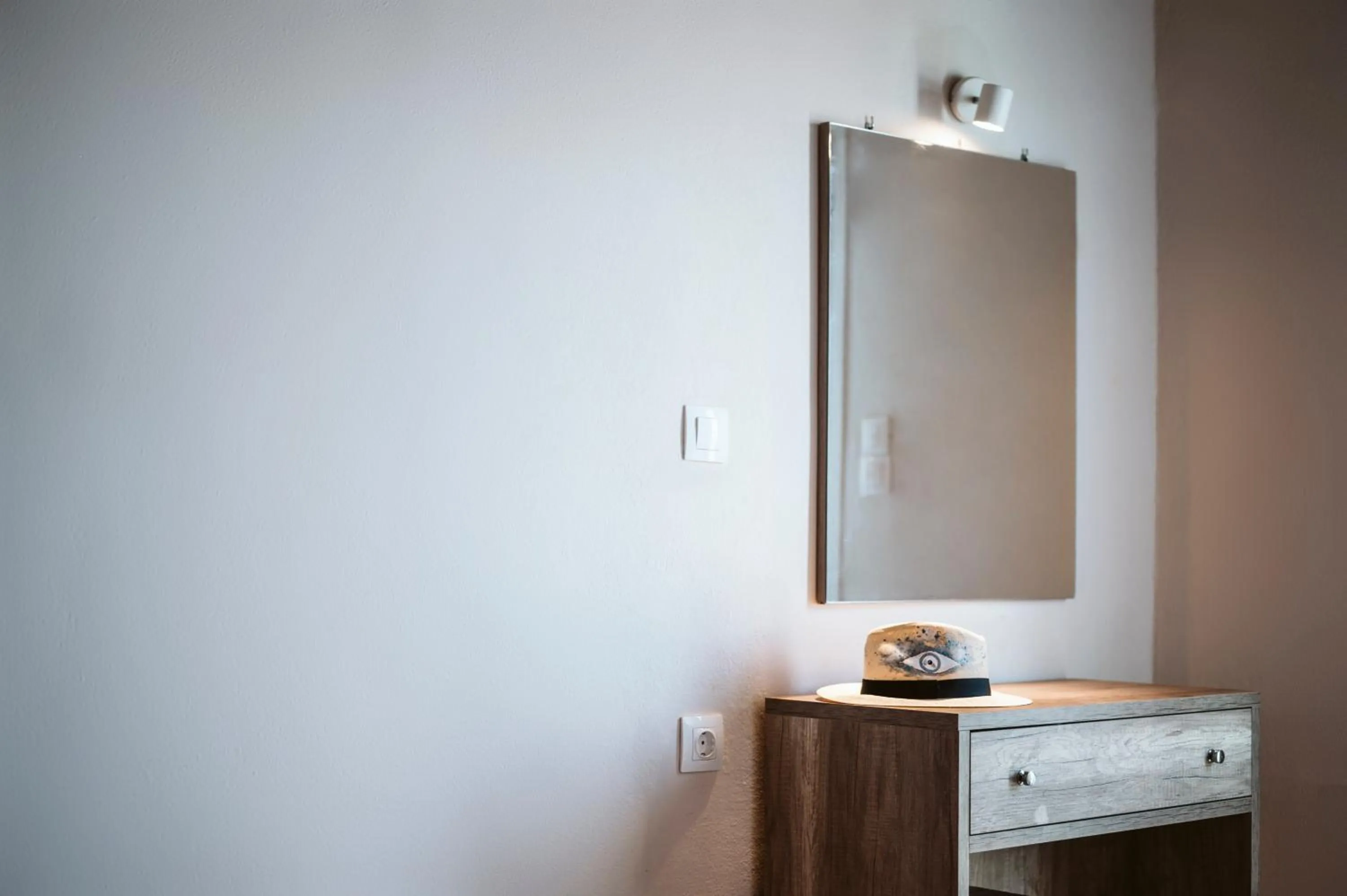 wardrobe in Trabukos Beach Complex