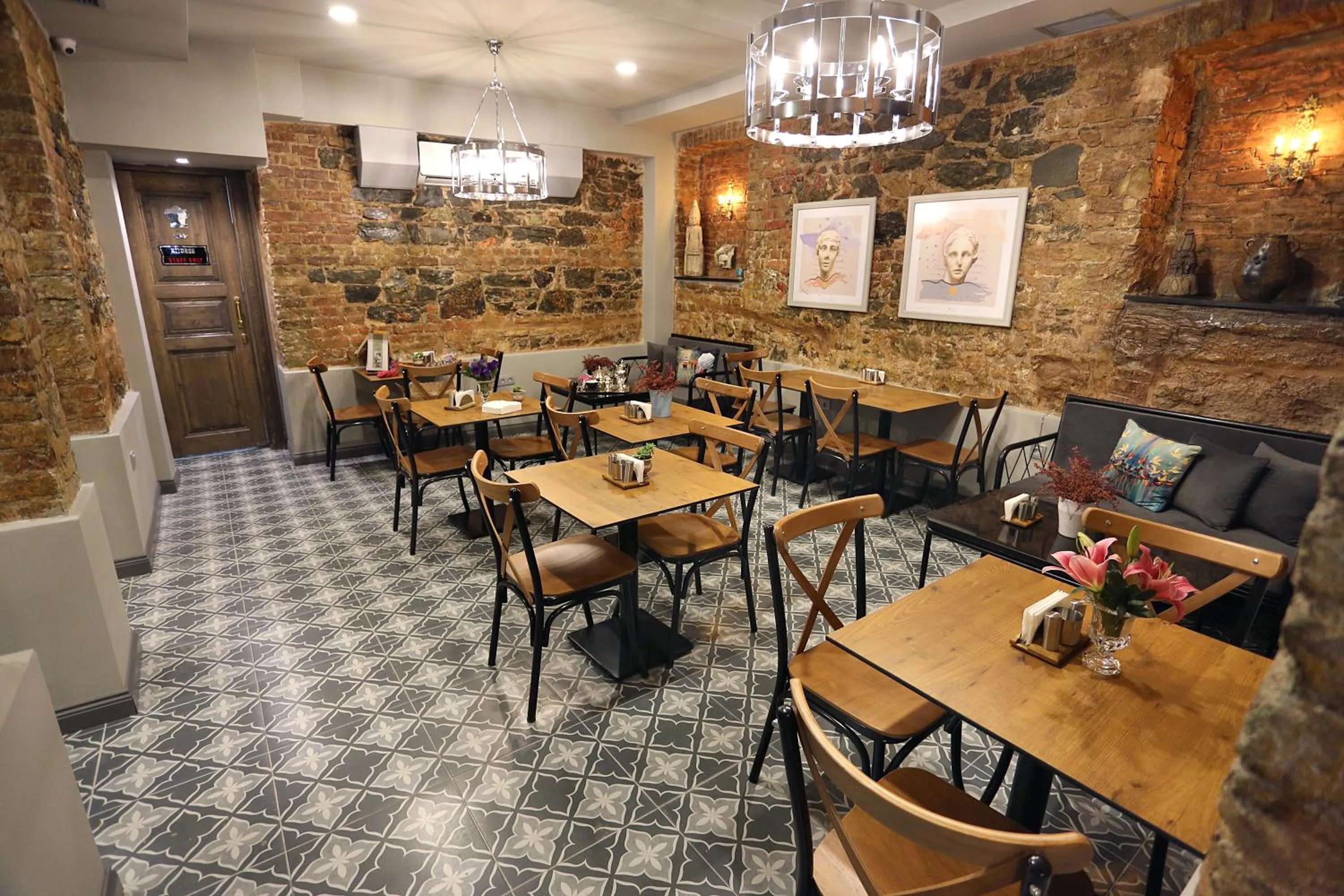 Restaurant/places to eat in Ferman Pera Hotel