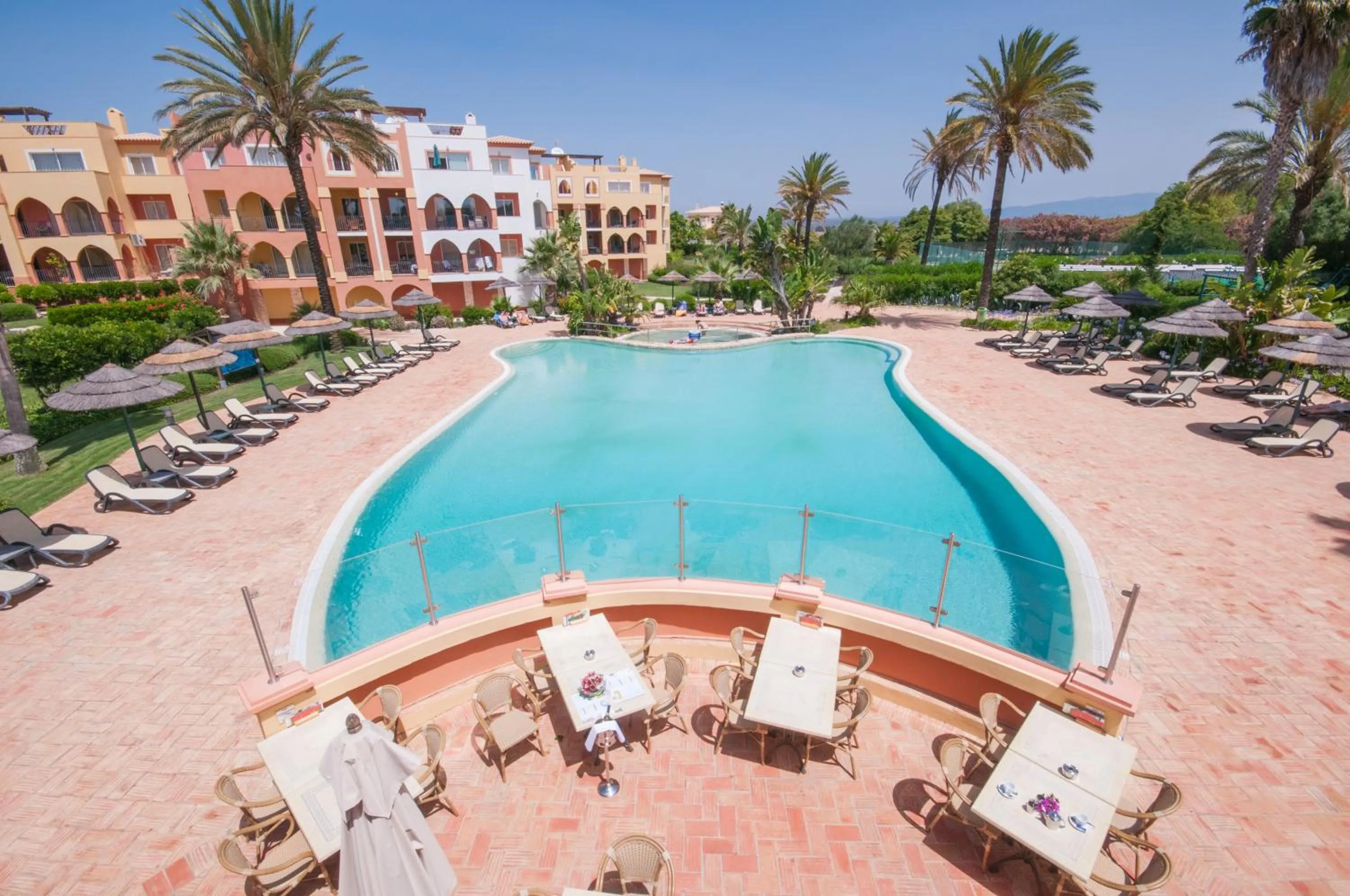 Swimming pool in Jardim da Meia Praia Resort