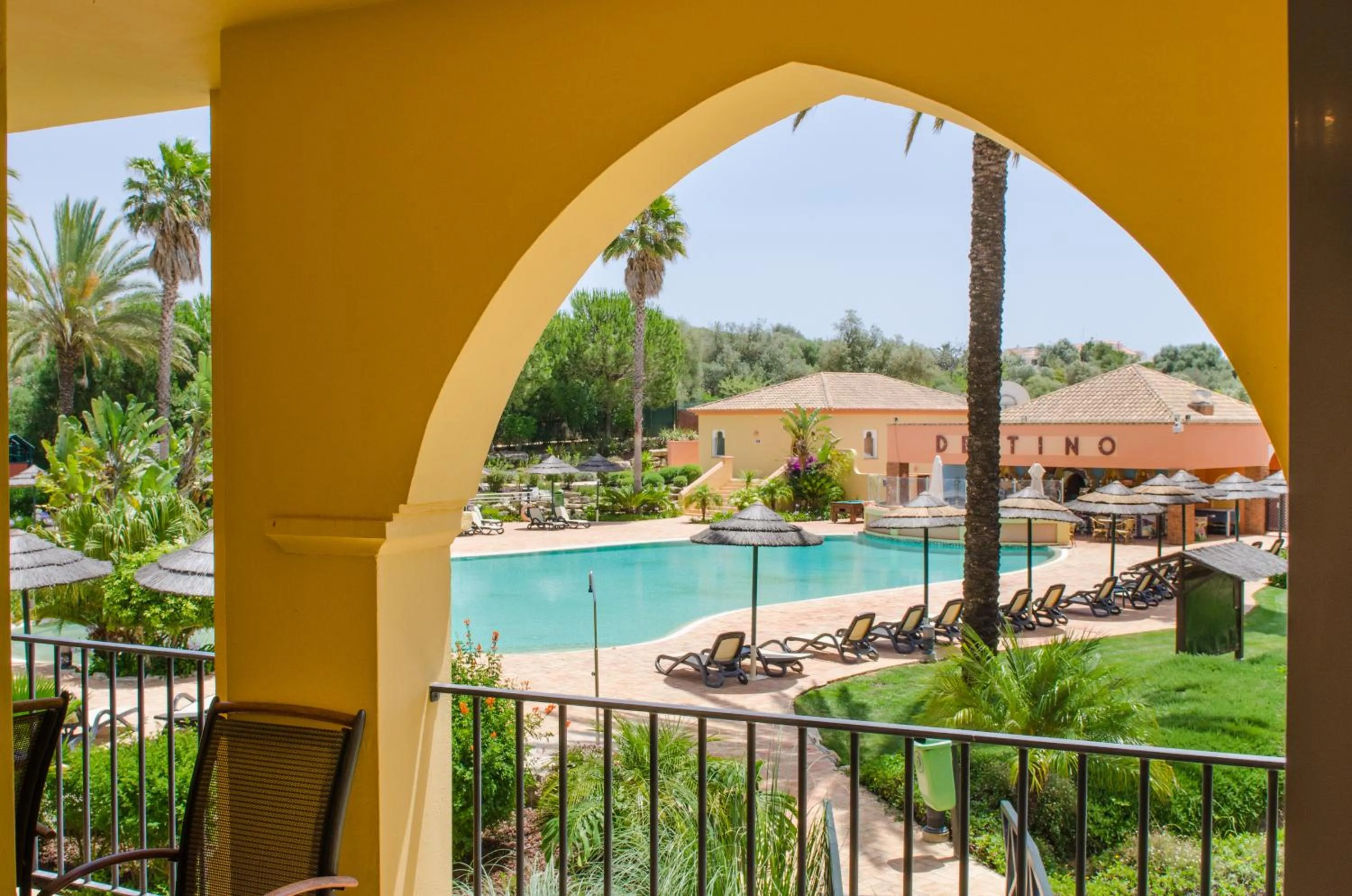 Swimming pool in Jardim da Meia Praia Resort
