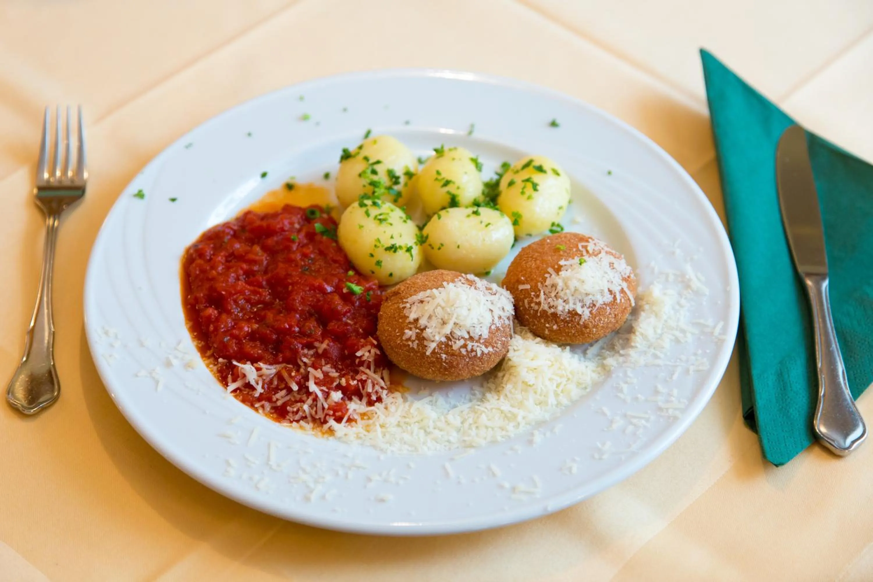 Food and drinks in Hotel zum Kirchenwirt Mariazell