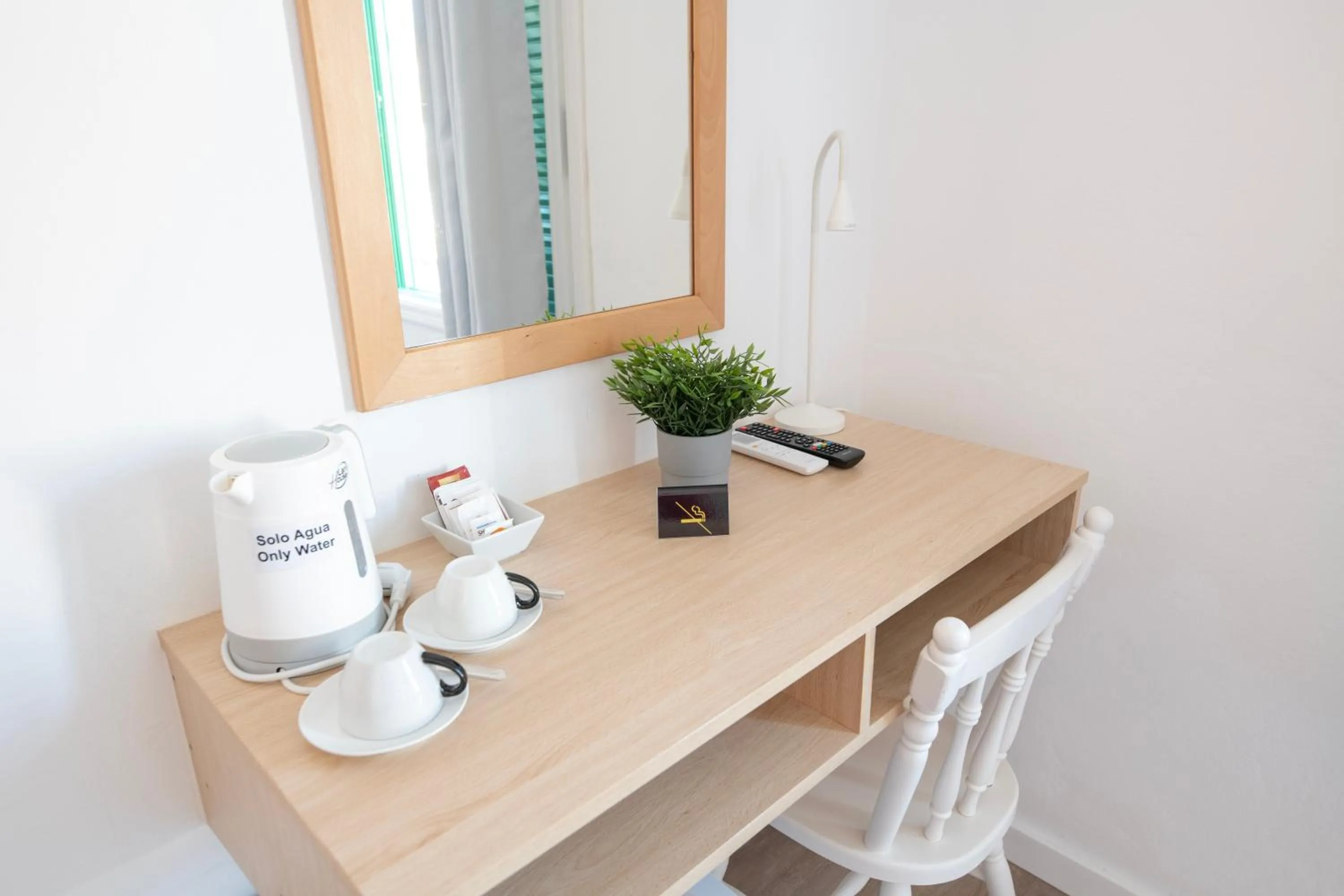 Coffee/tea facilities in Hotel Apartamentos Villa Gomera