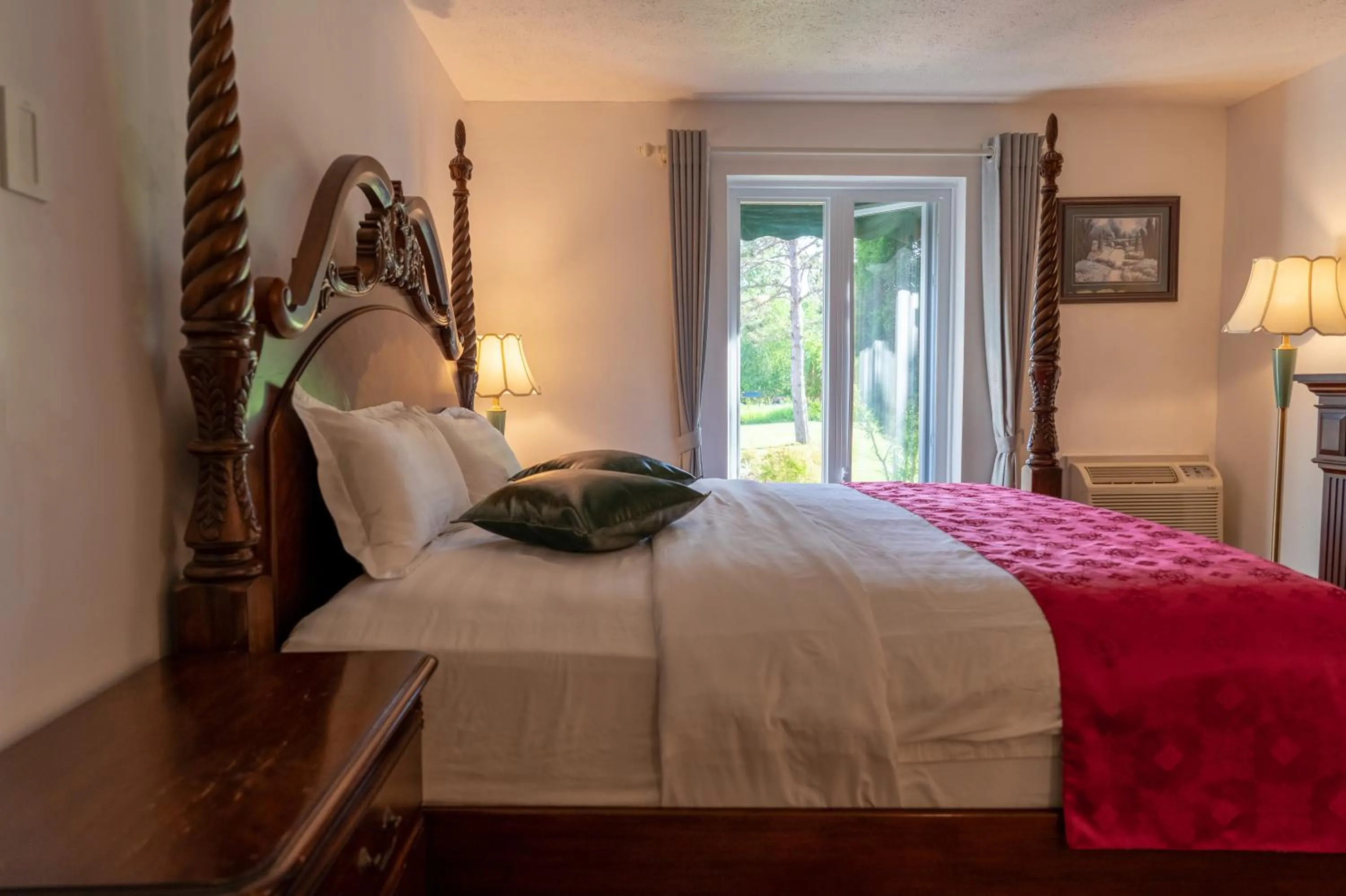 Bed in Hotel Cowansville