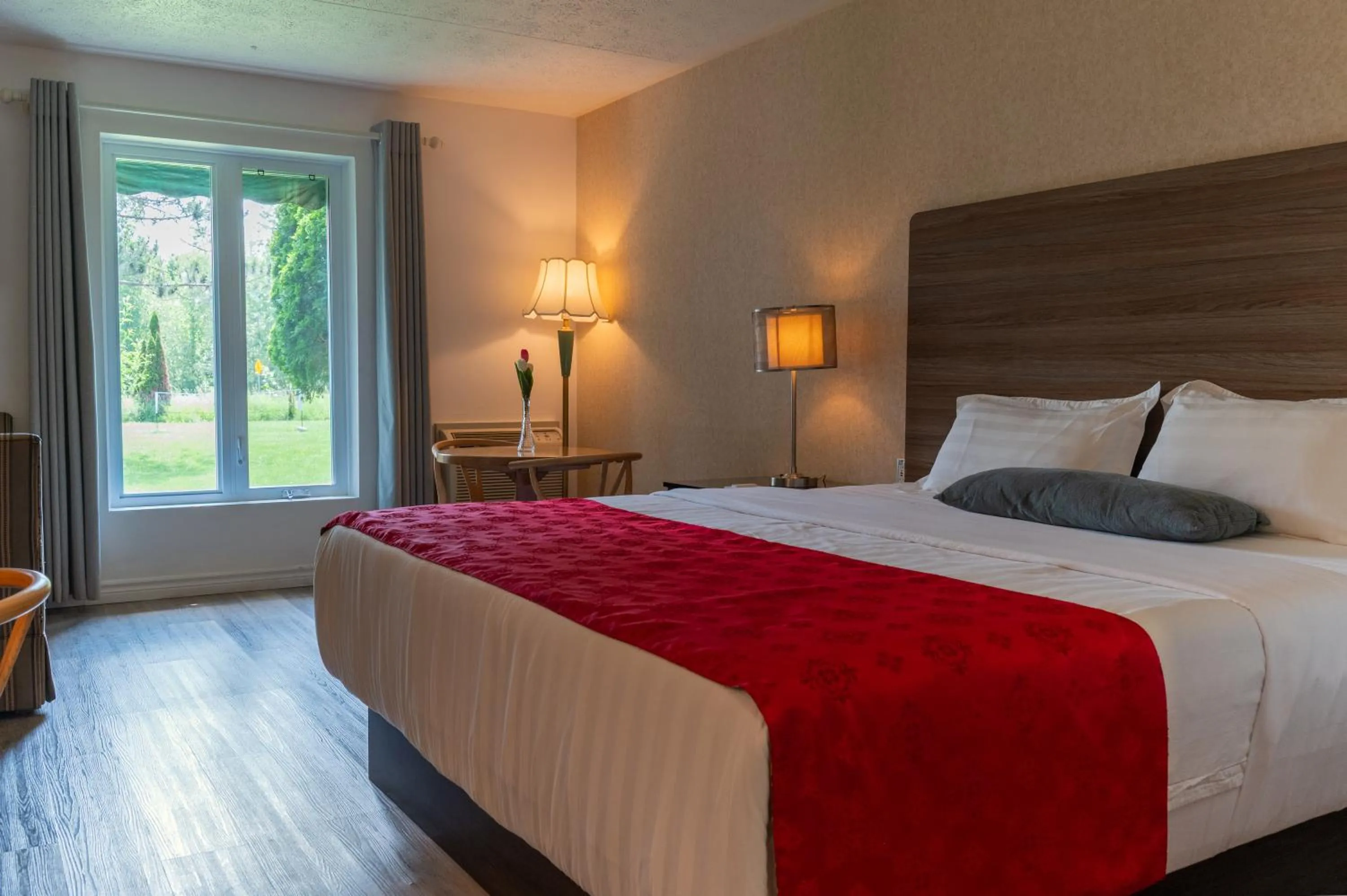 Bed in Hotel Cowansville