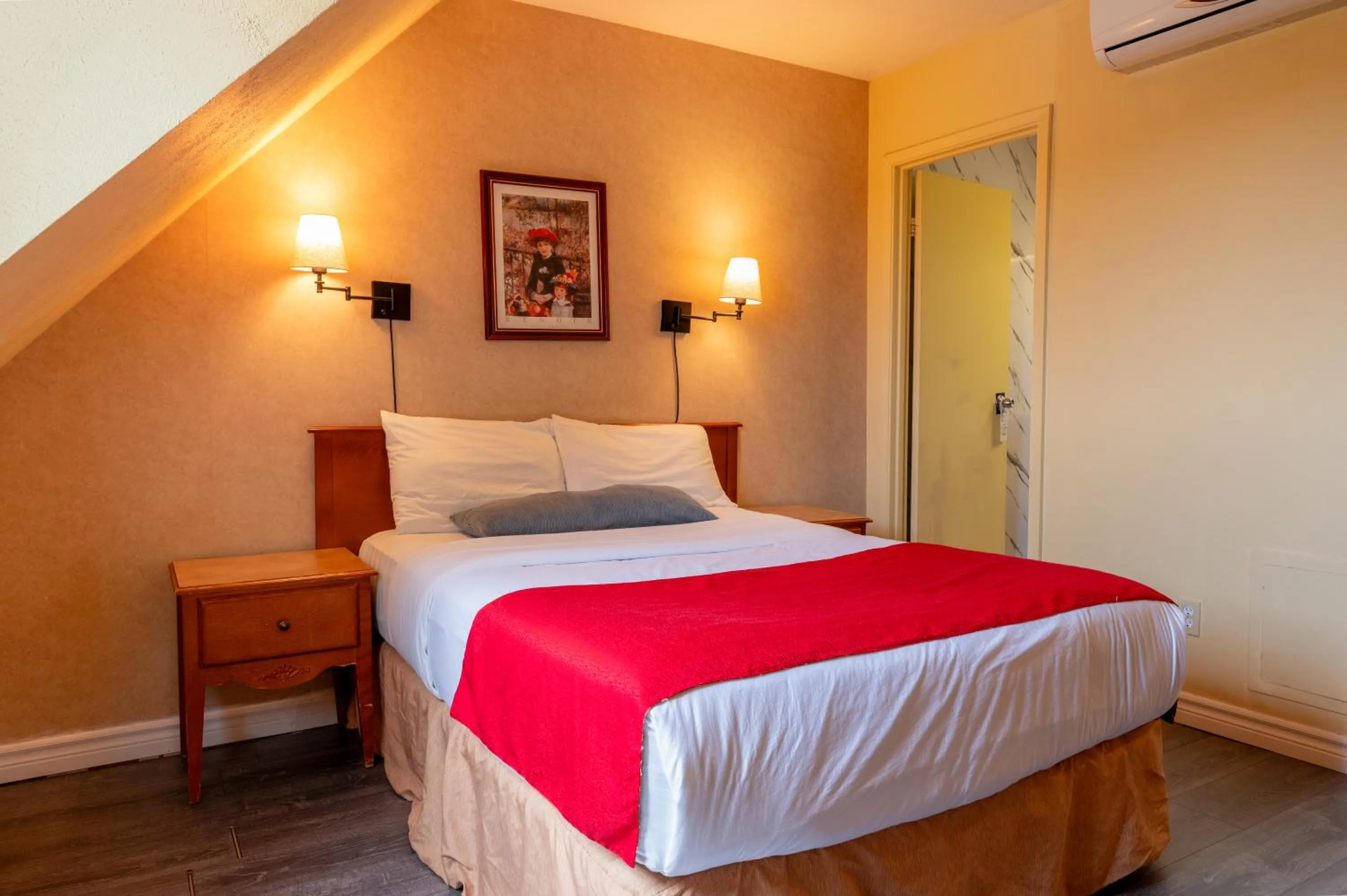 Bed in Hotel Cowansville