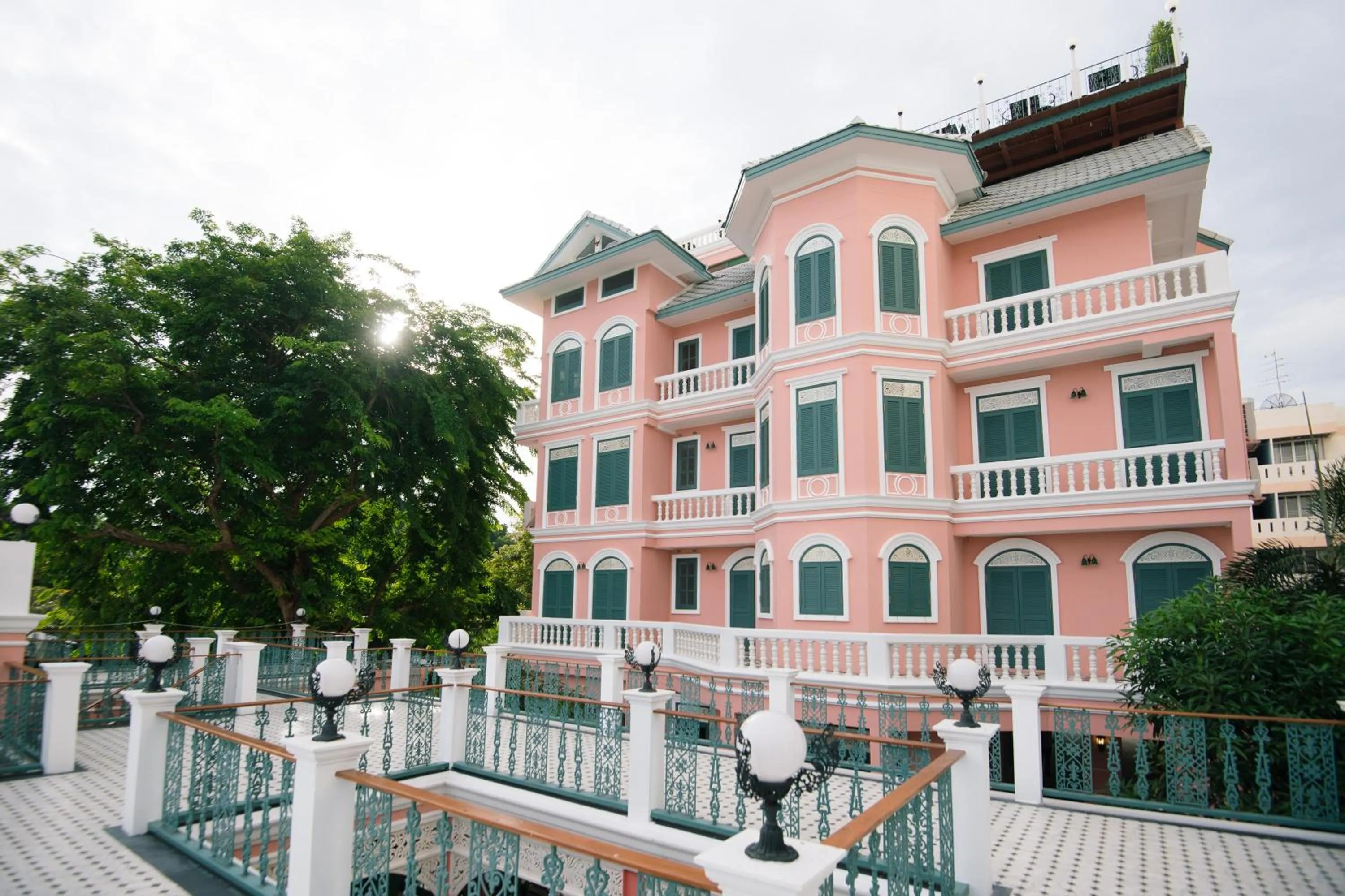 Property building in Hiranyakul House Riverside