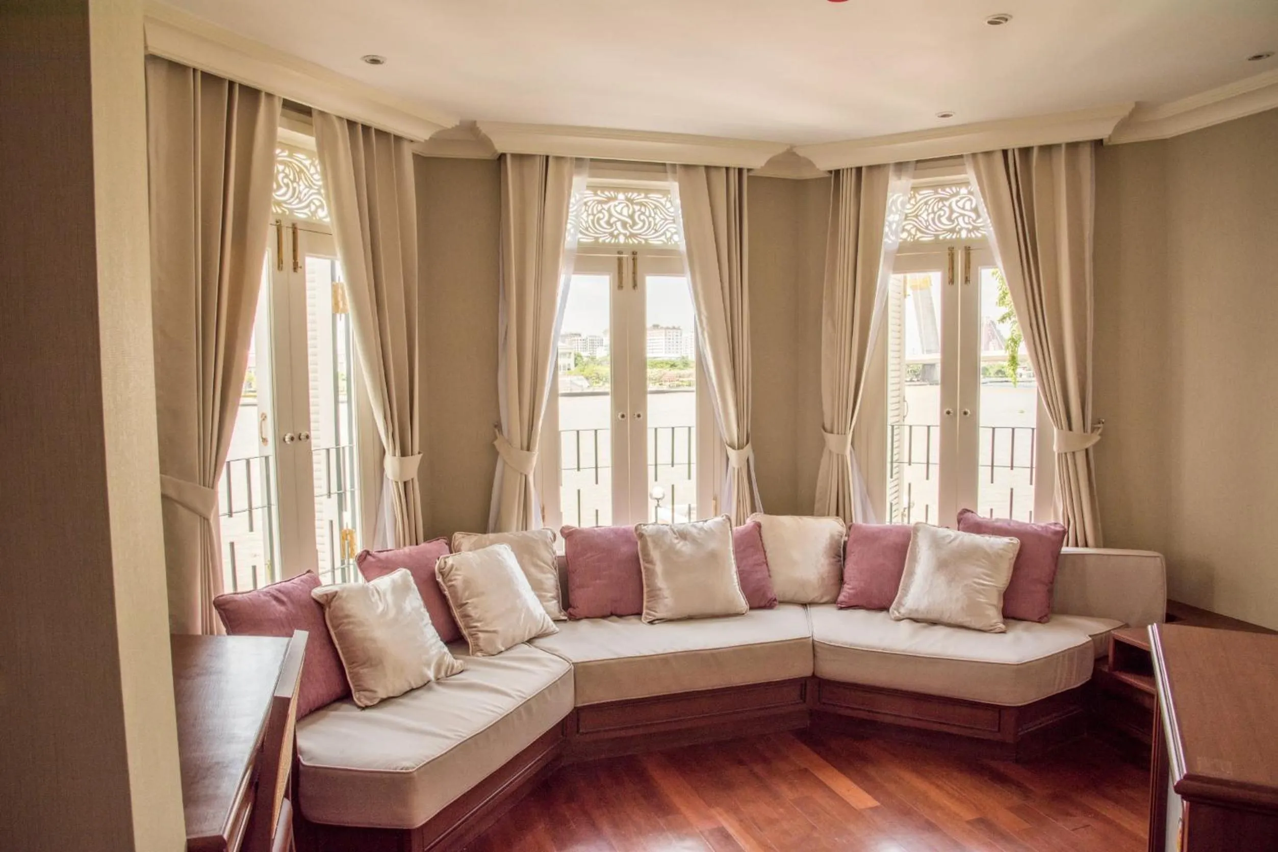 Living room in Hiranyakul House Riverside