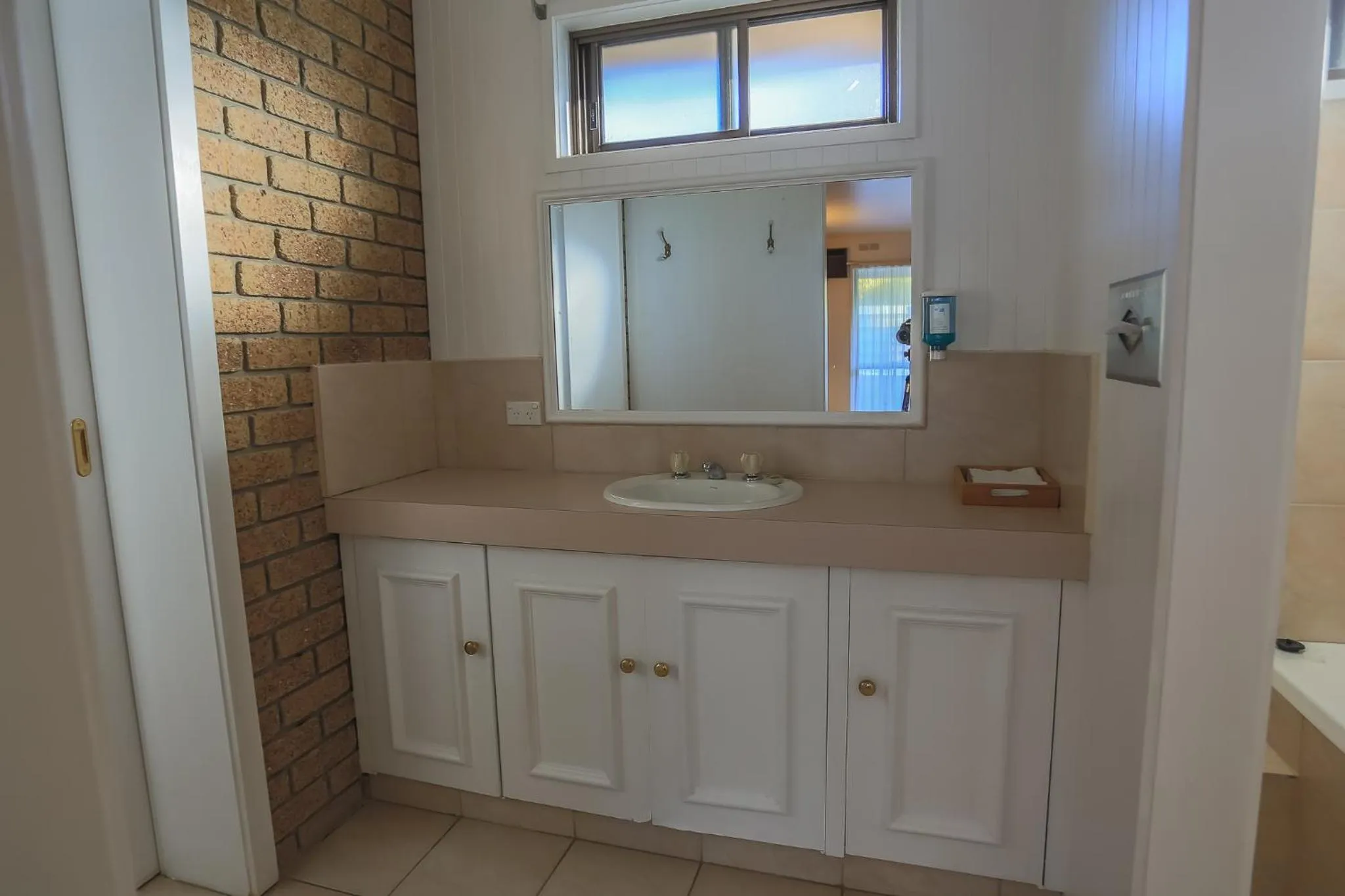 Bathroom in Mountain View Motor Inn & Holiday Lodges