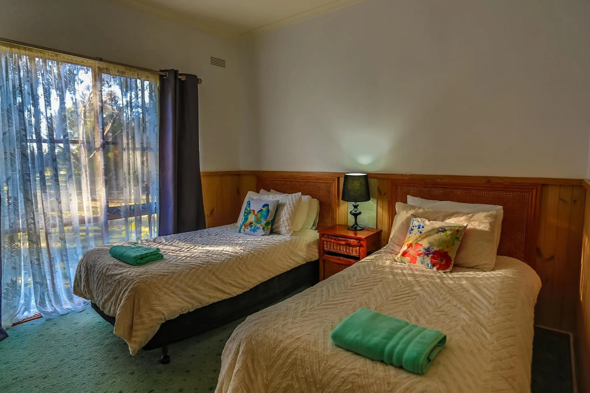 Bed in Mountain View Motor Inn & Holiday Lodges