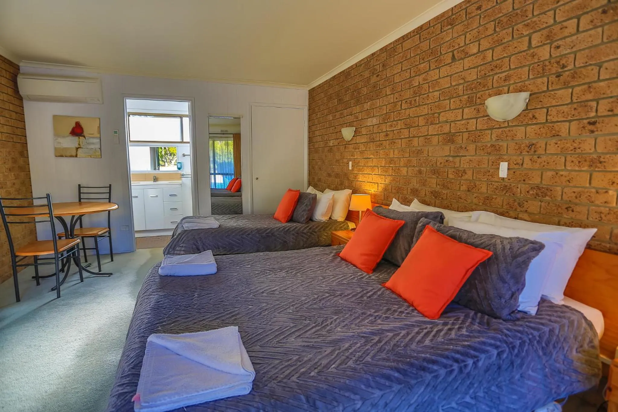 Bedroom, Bed in Mountain View Motor Inn & Holiday Lodges