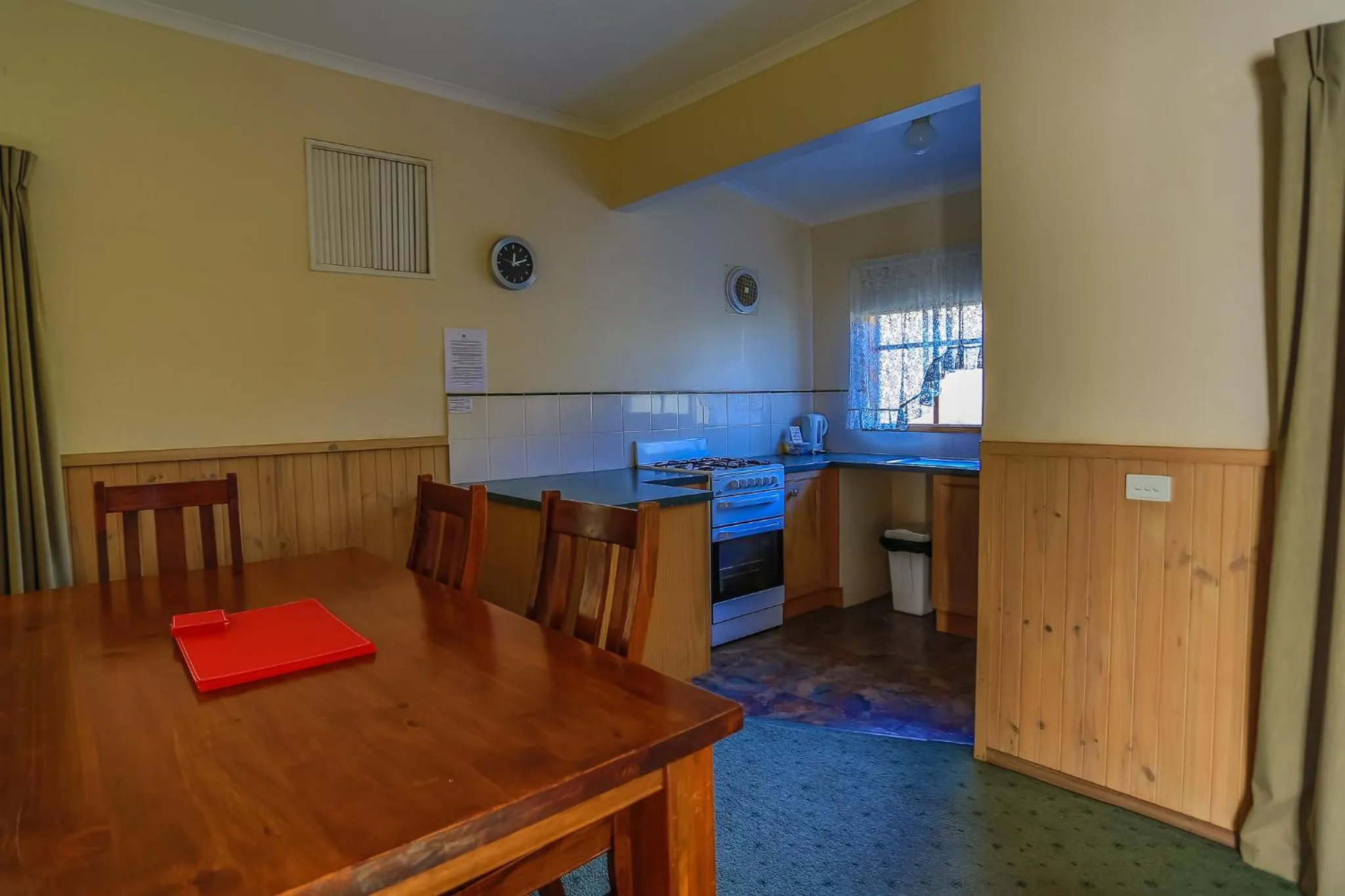 Kitchen or kitchenette in Mountain View Motor Inn & Holiday Lodges