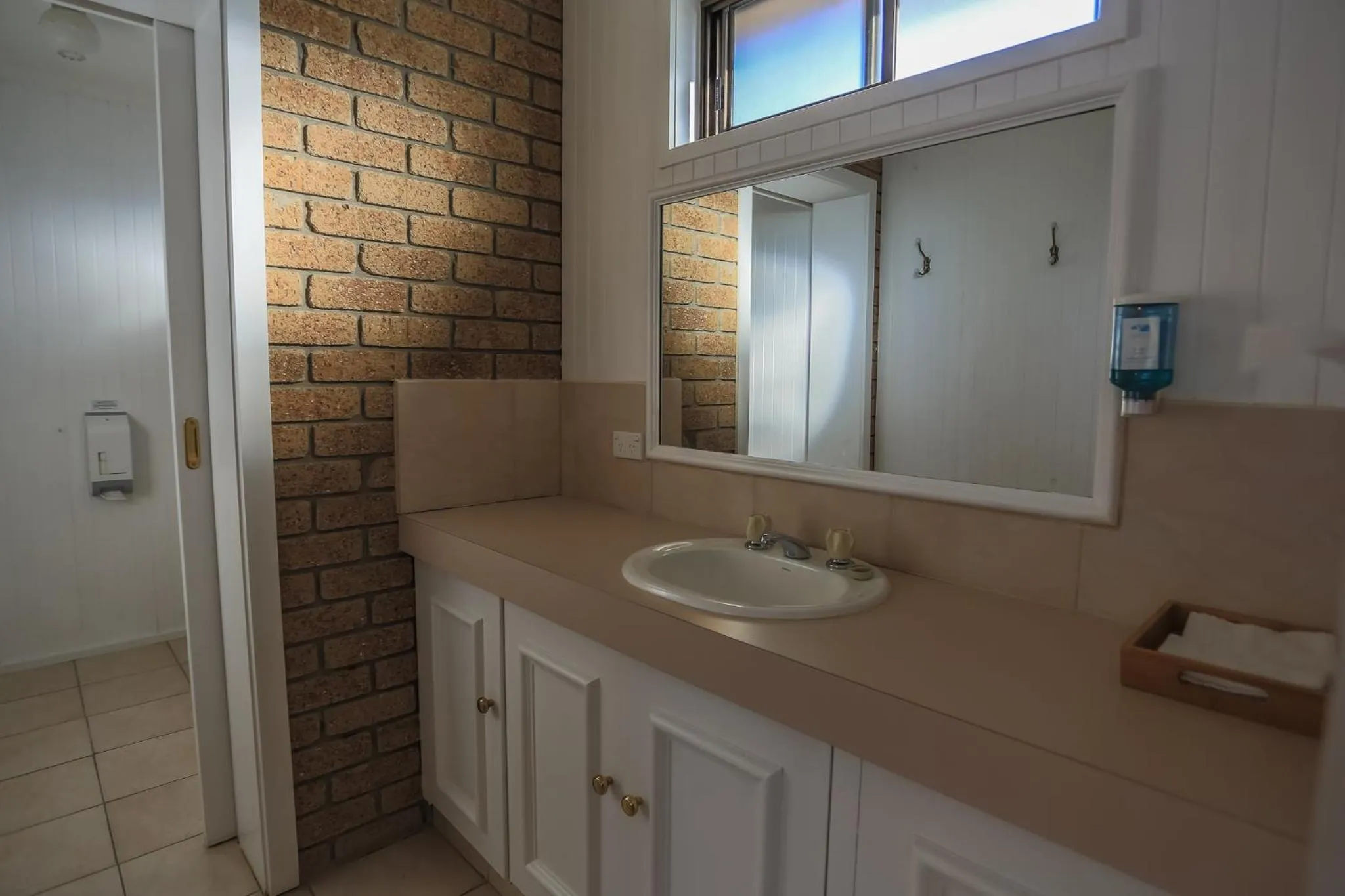 Bathroom in Mountain View Motor Inn & Holiday Lodges