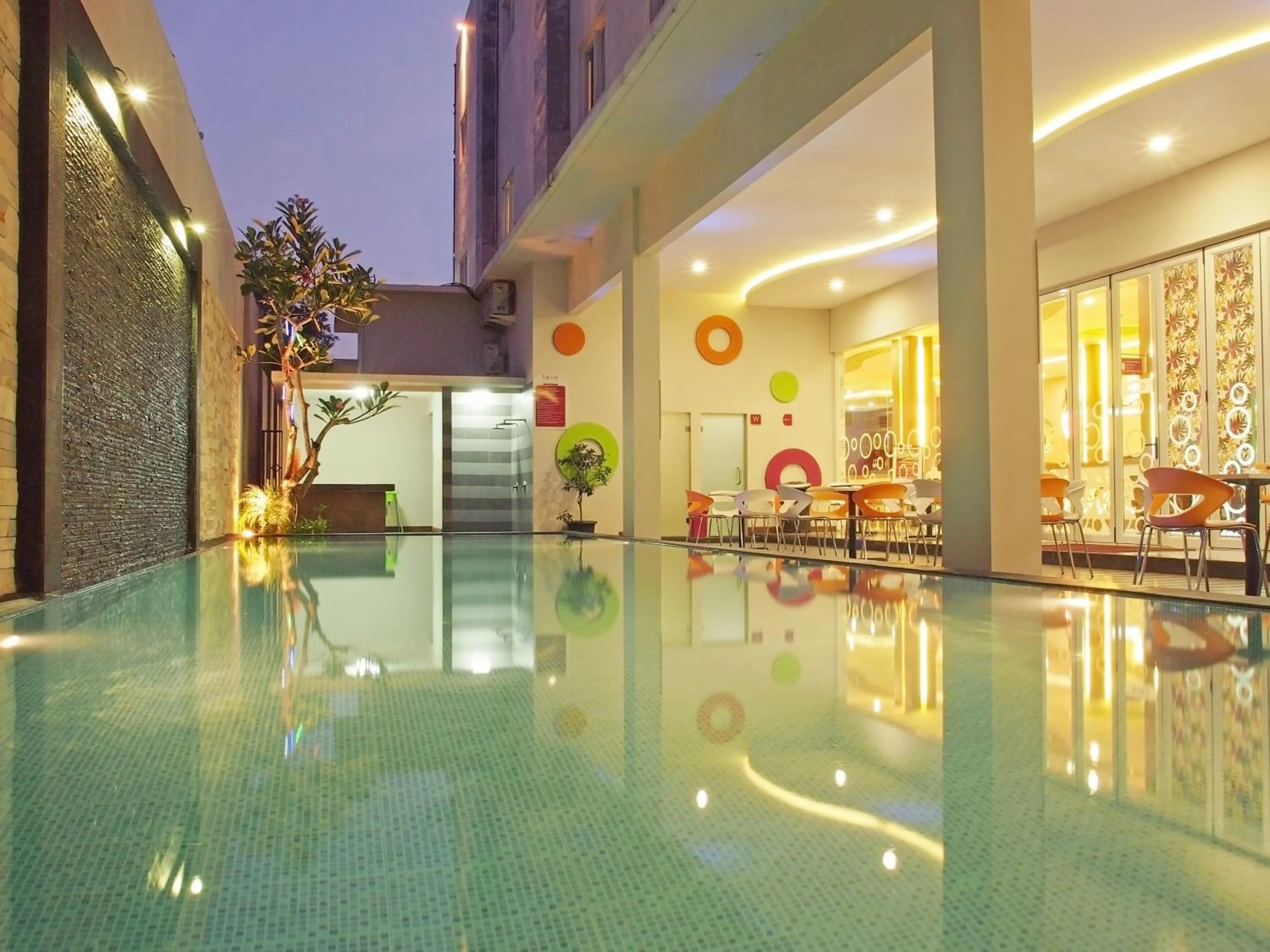 Restaurant/places to eat in favehotel Kusumanegara