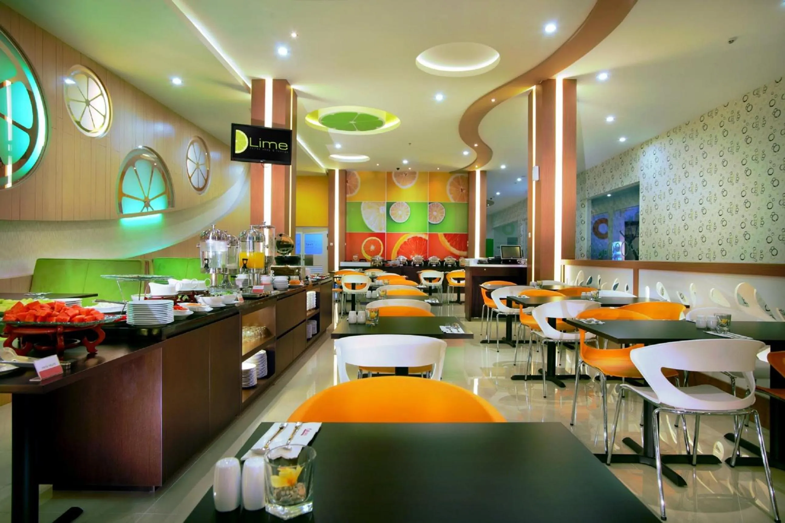 Restaurant/places to eat in favehotel Kusumanegara