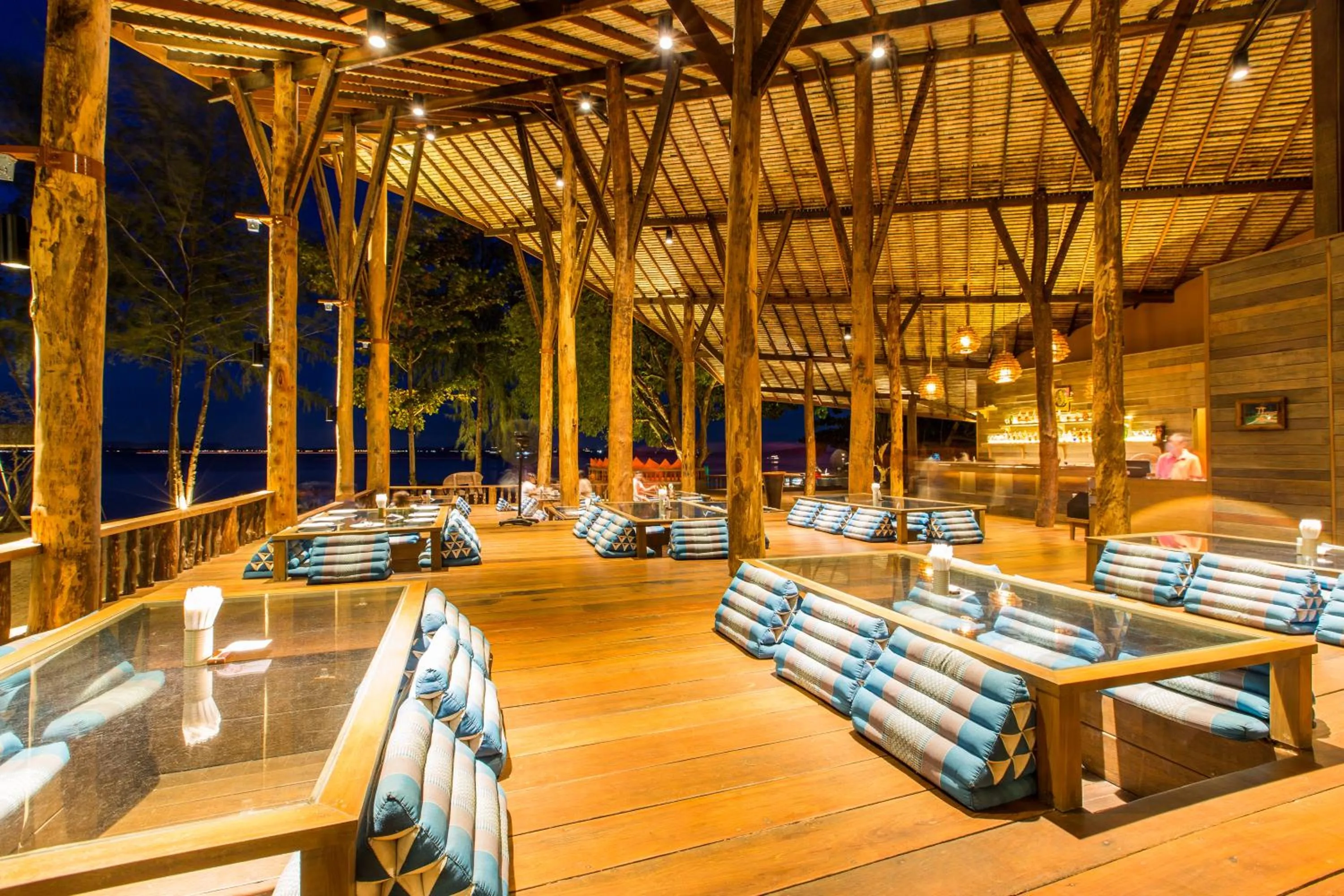 Restaurant/places to eat in Baan Ploy Sea