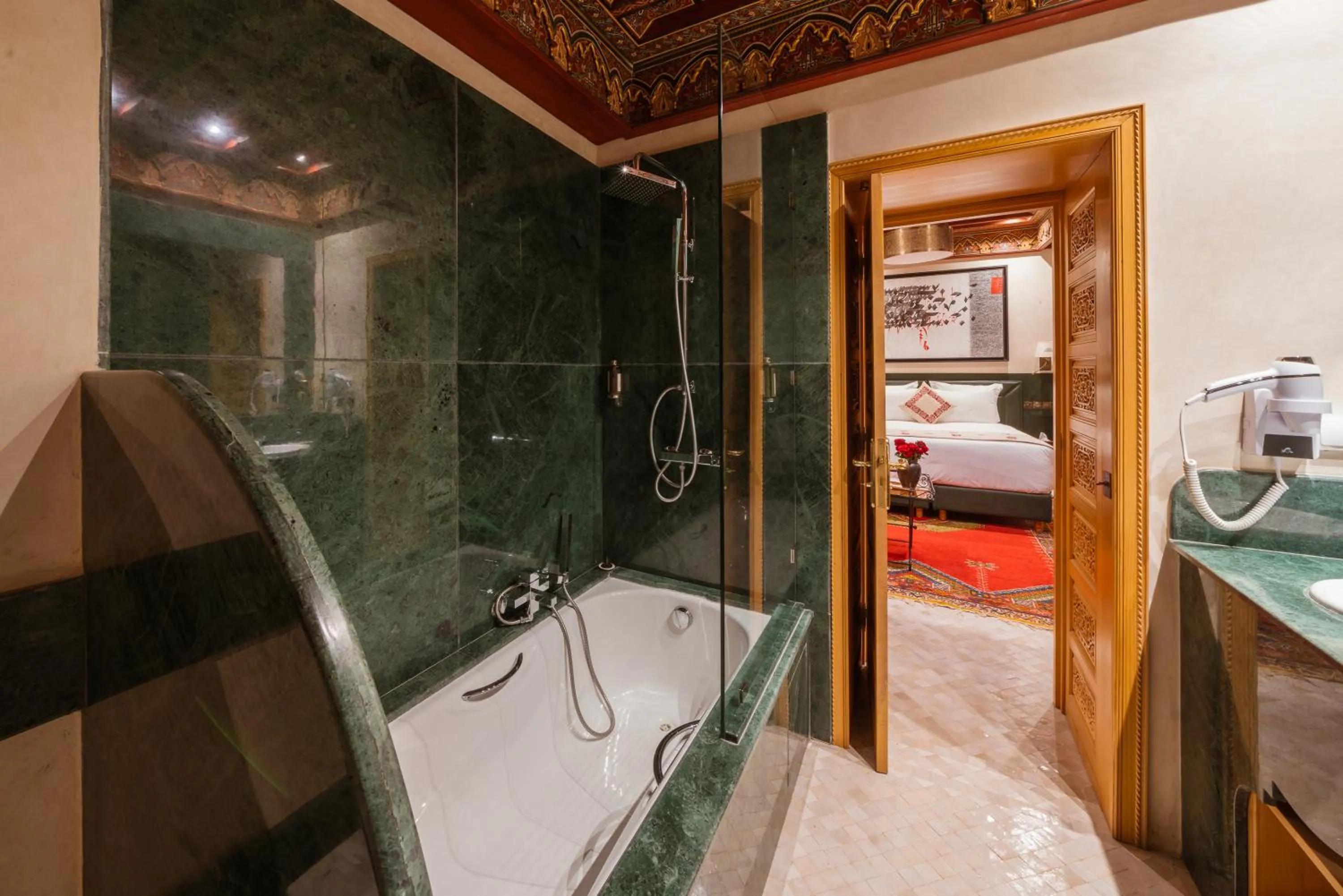 Bathroom, Bed in Elegancia Riad Boutique & SPA