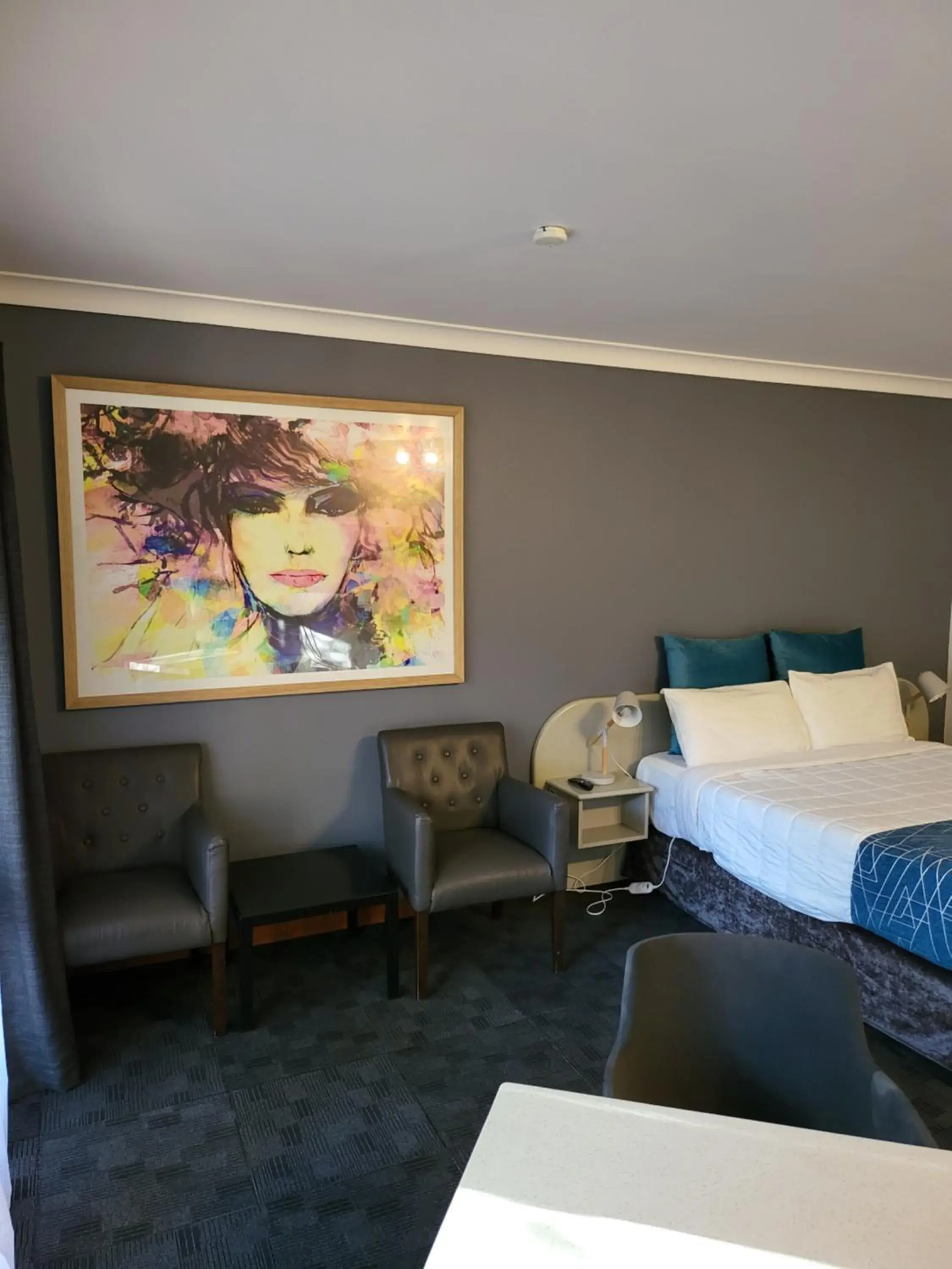 Queen Room with Spa Bath in Parkway Motel Queen Room with Spa Bath in Parkway Motel