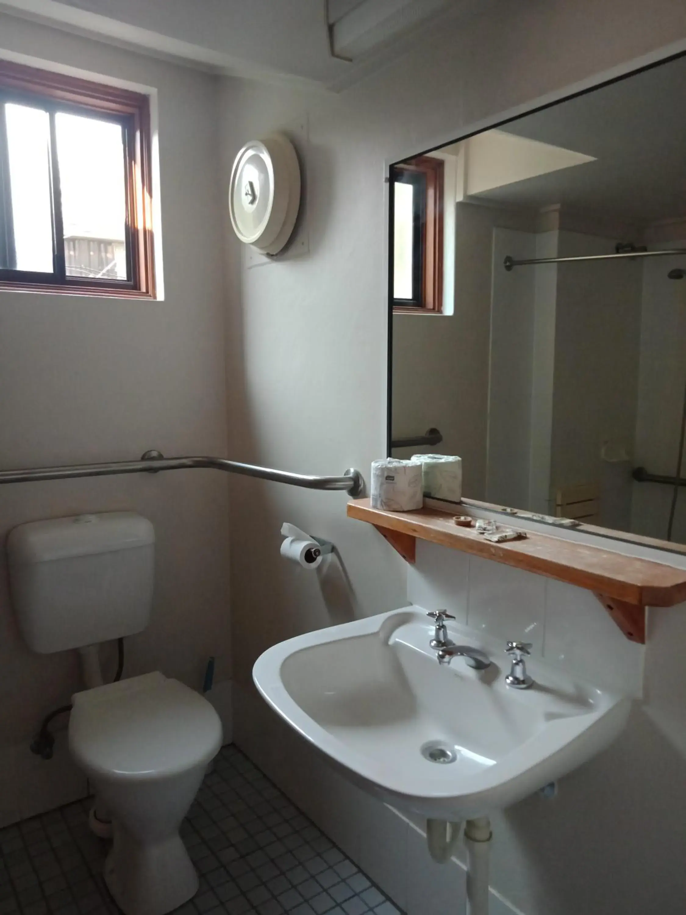 Double or Twin Room - Disability Access in Parkway Motel Double or Twin Room - Disability Access in Parkway Motel