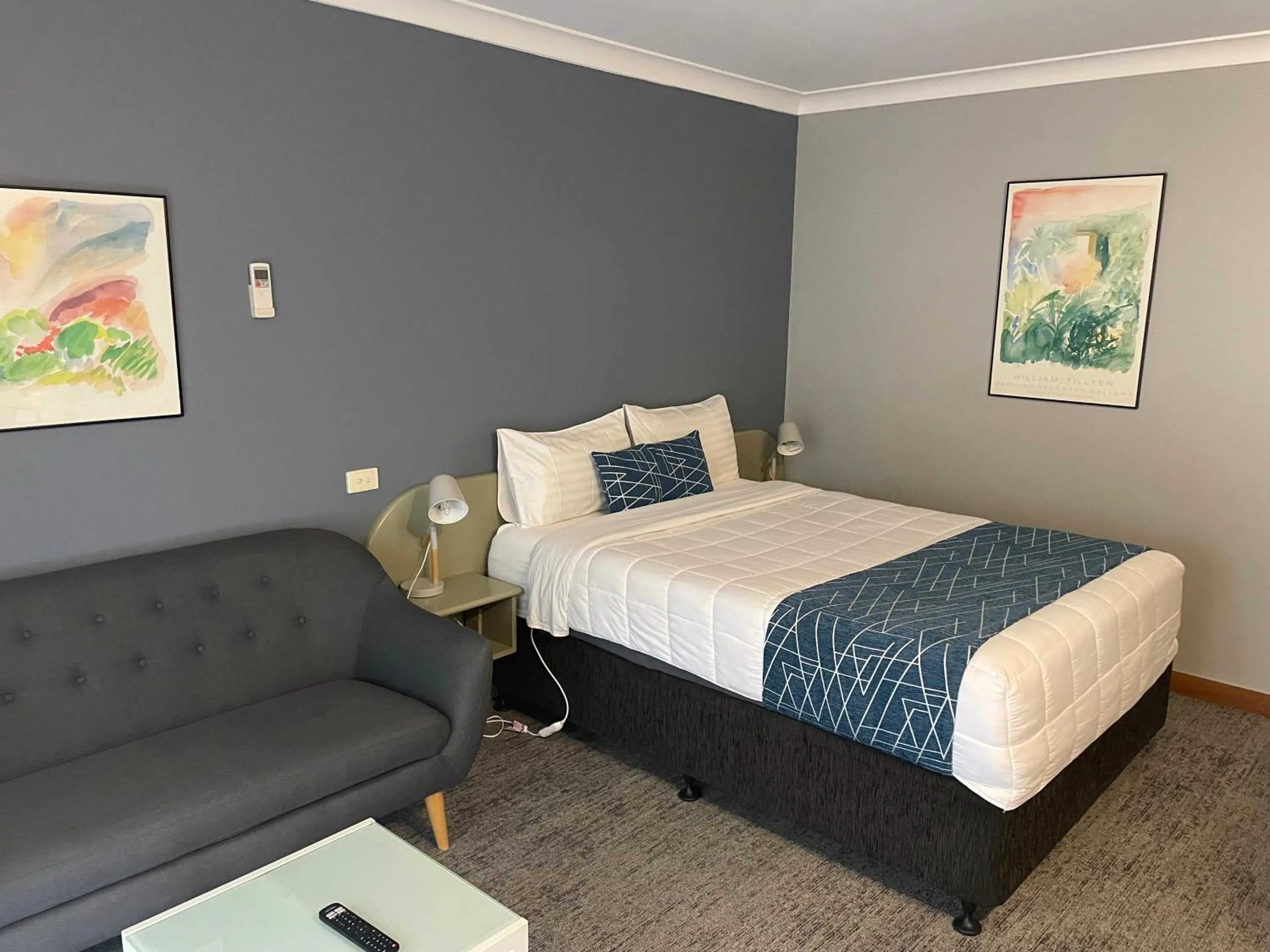 Bed in Parkway Motel