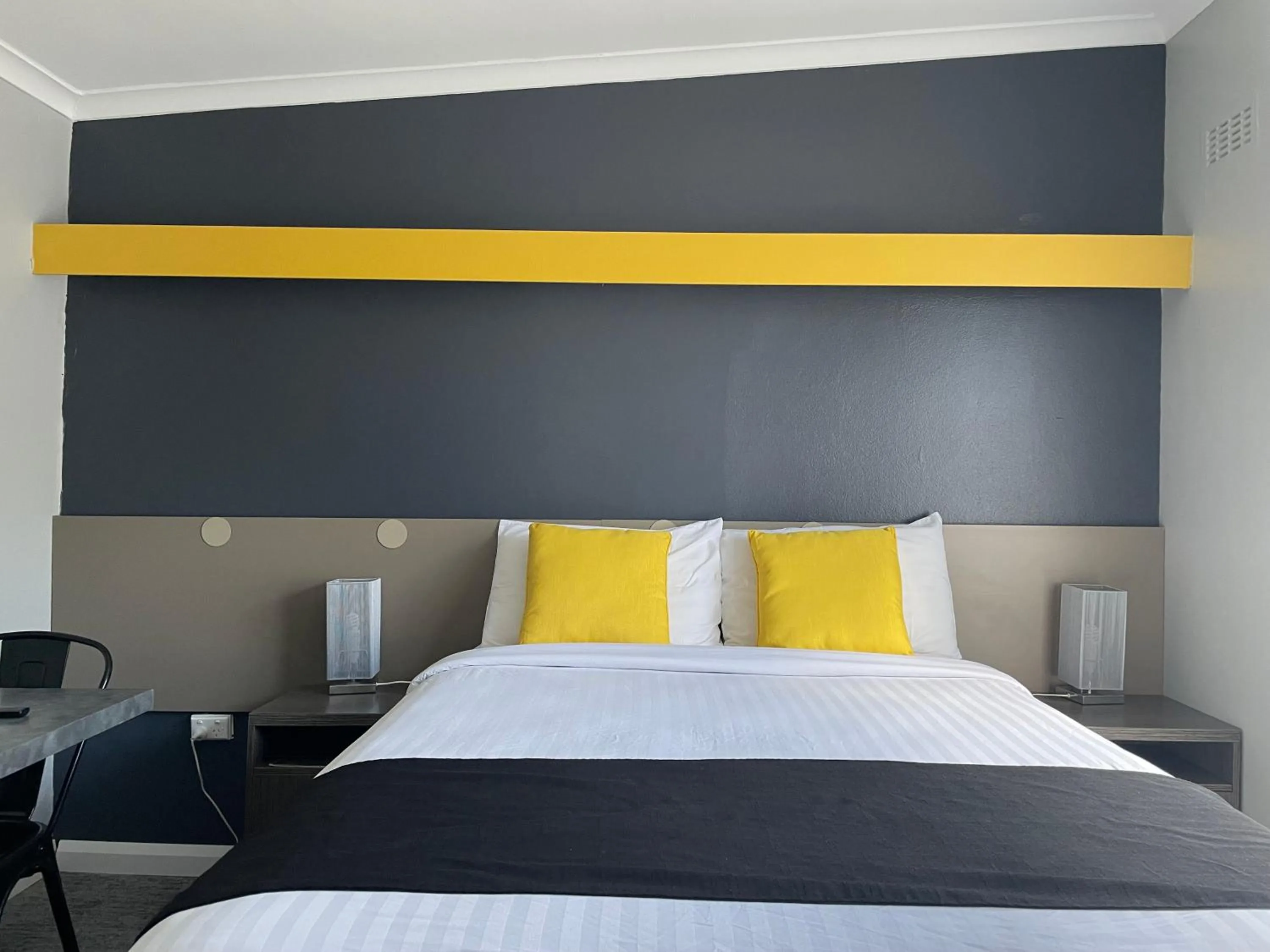 Bed in Parkway Motel