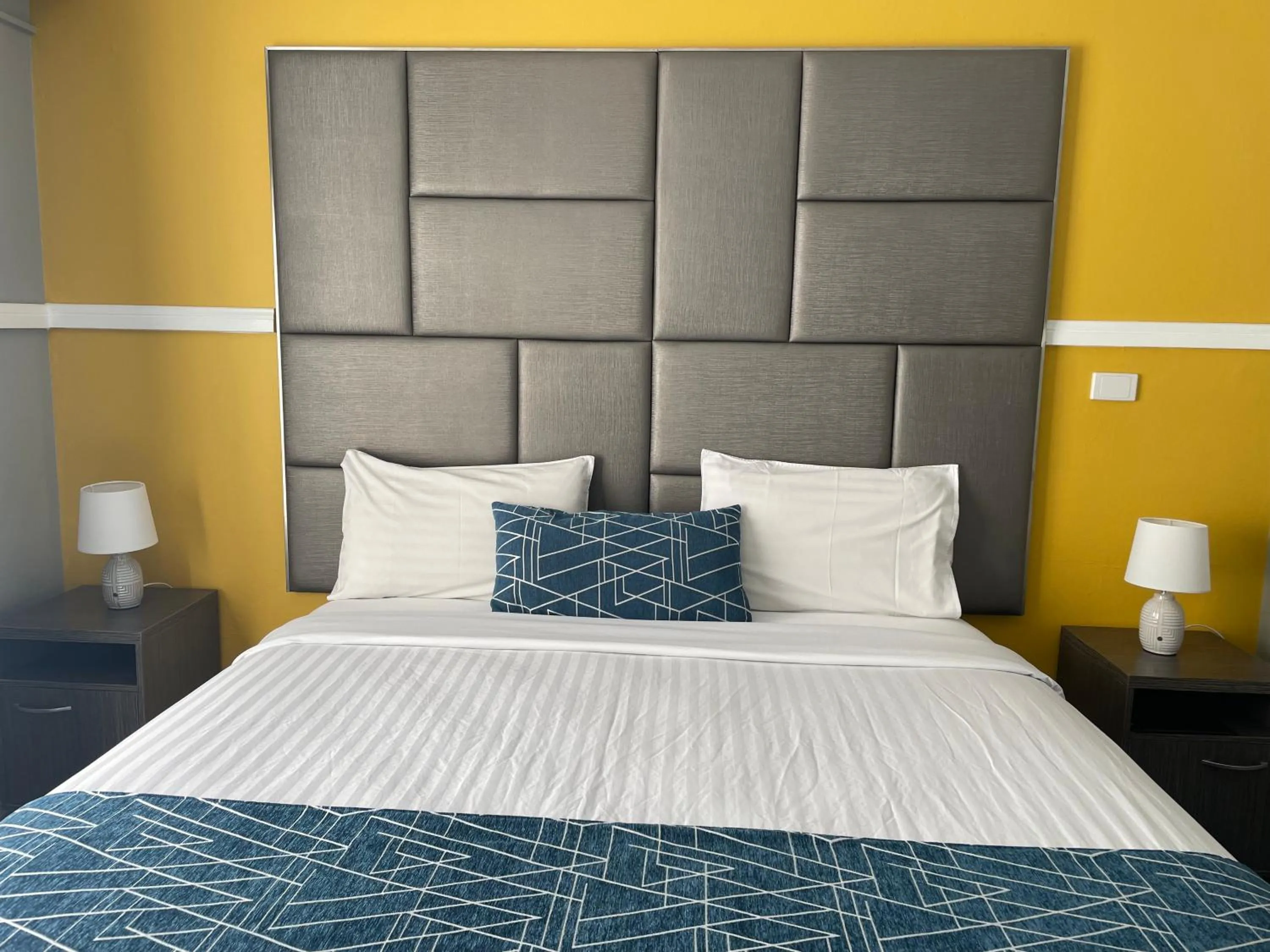 Bed in Parkway Motel