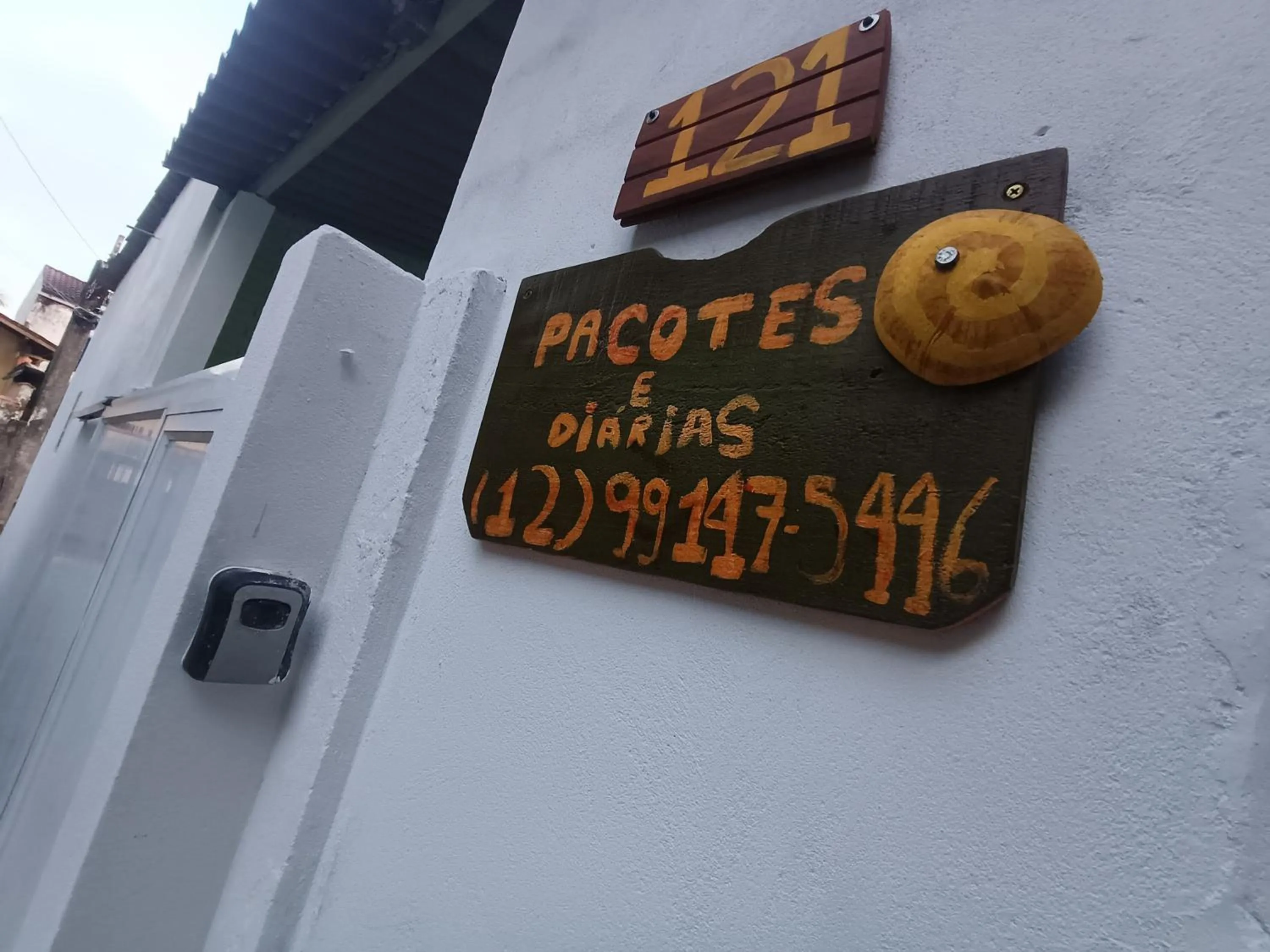 Property logo or sign in Casa na Praia da Enseada - Ubatuba
