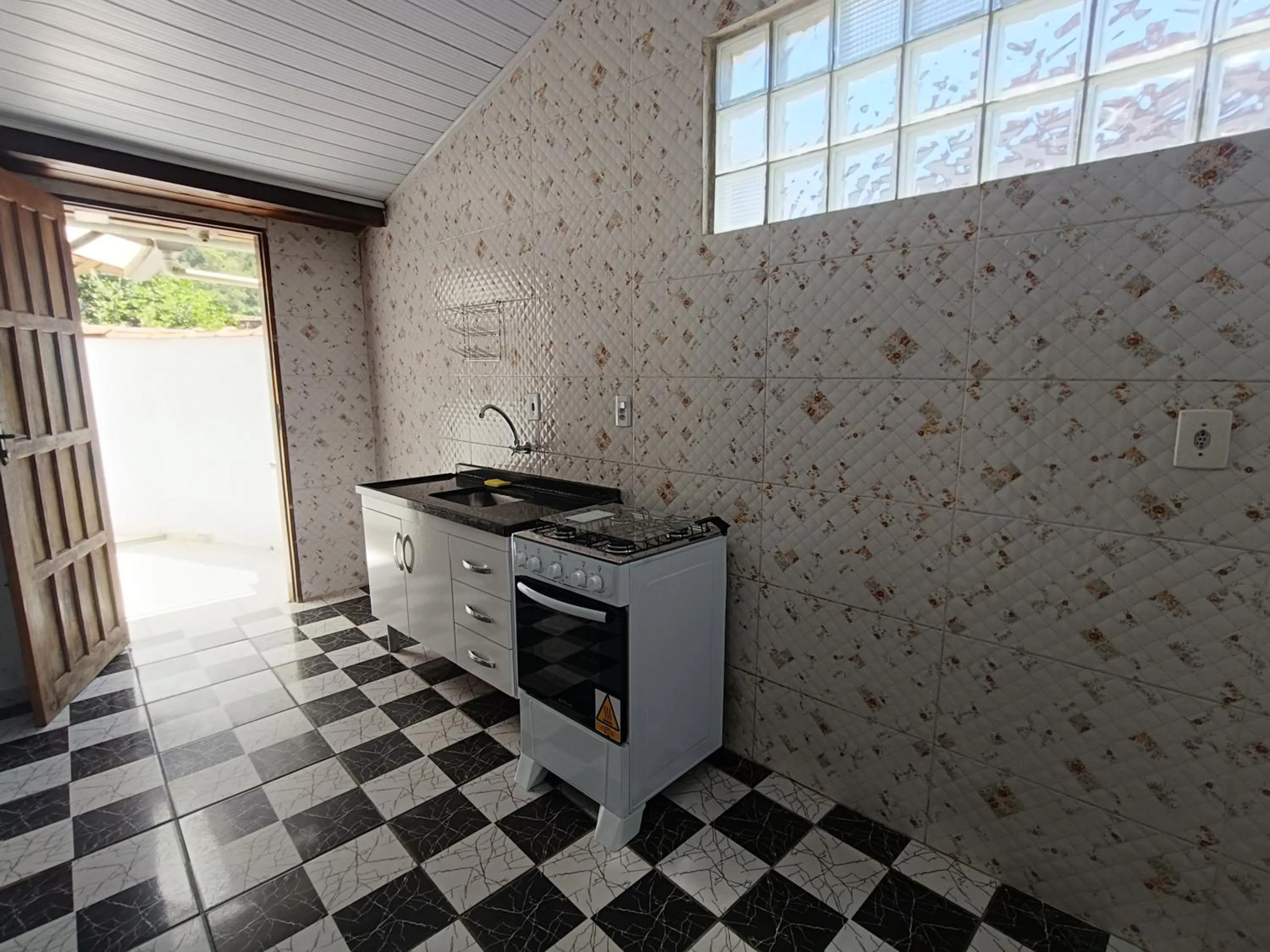 Kitchen or kitchenette in Casa na Praia da Enseada - Ubatuba